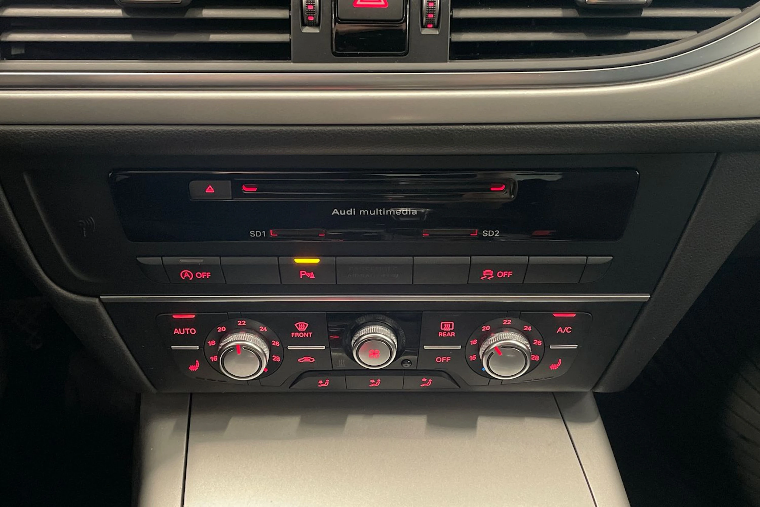 valkoinen Audi A6 2015 kuva 22.