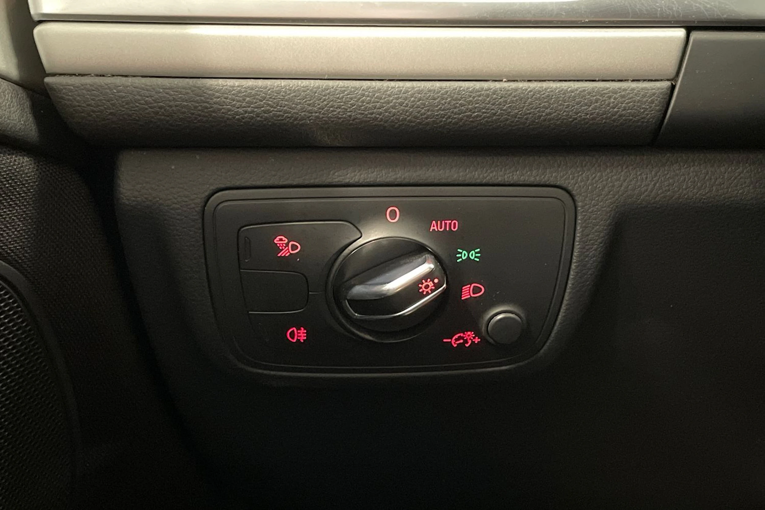 valkoinen Audi A6 2015 kuva 25.