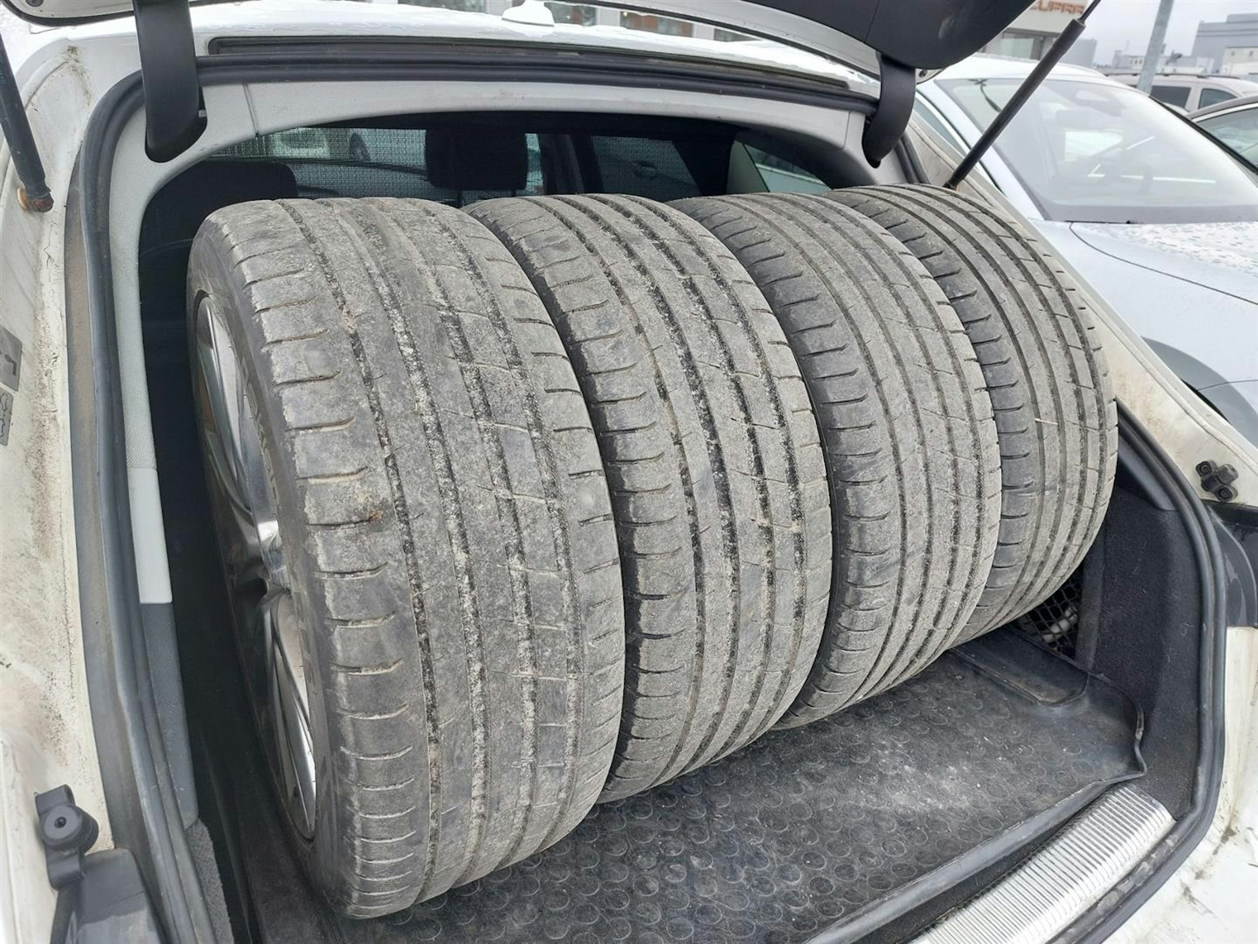 Valkoinen Audi A6 2015 kuva 5.