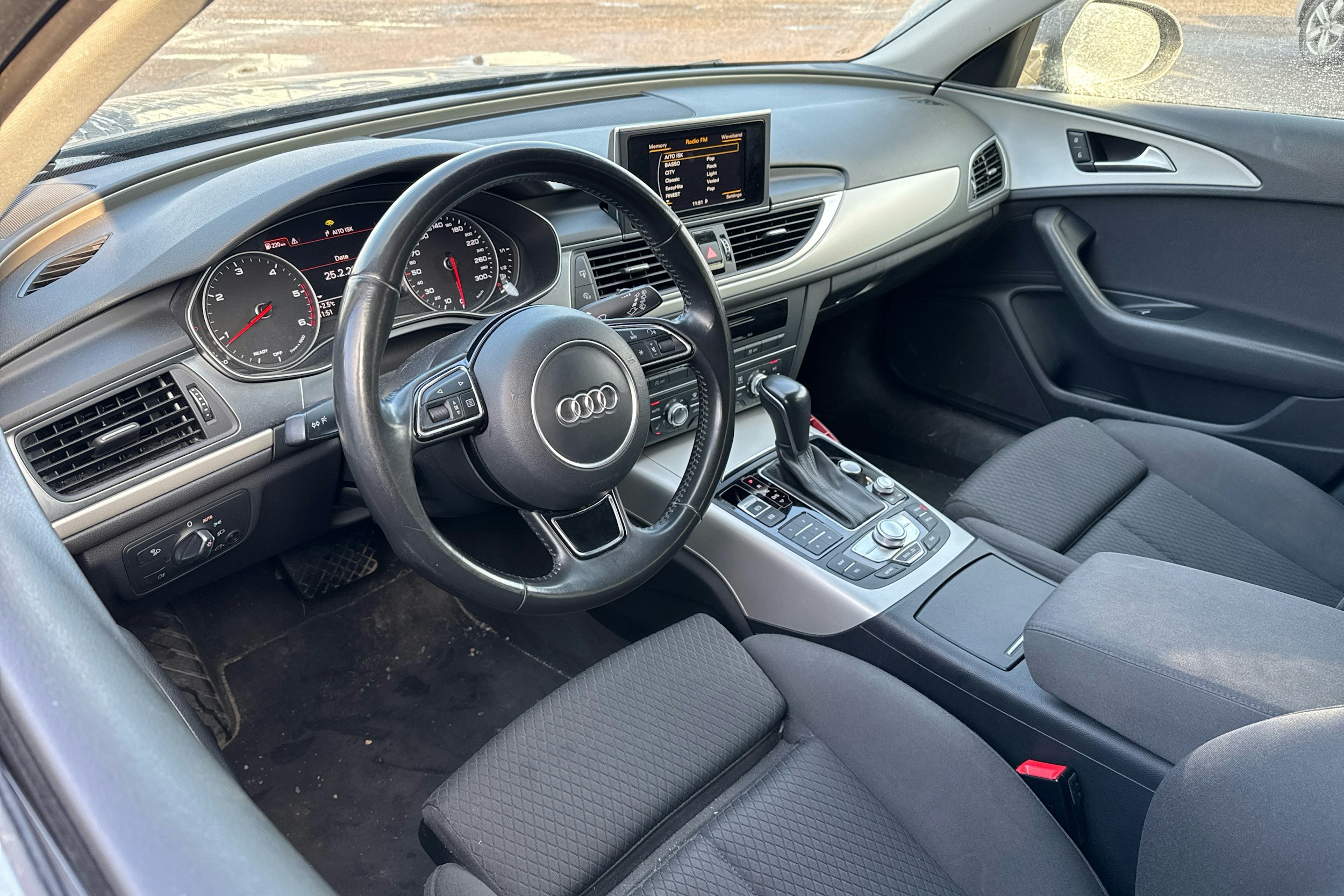 Harmaa Audi A6 2015 kuva 3.