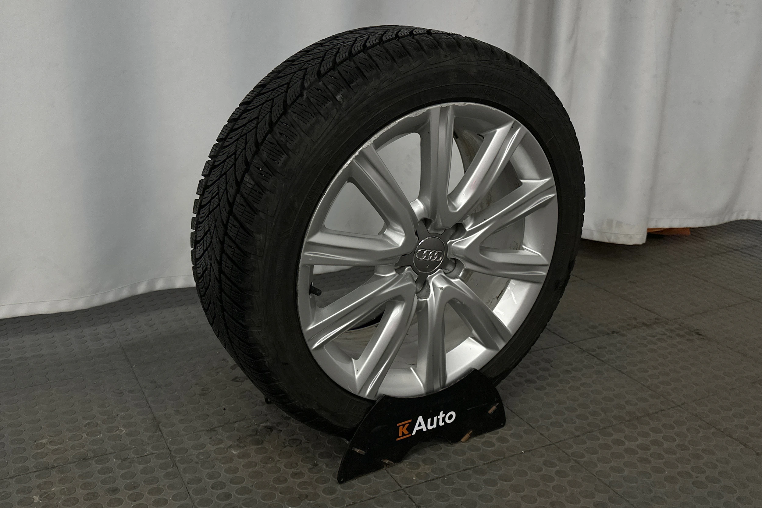 sininen Audi A6 2016 kuva 10.