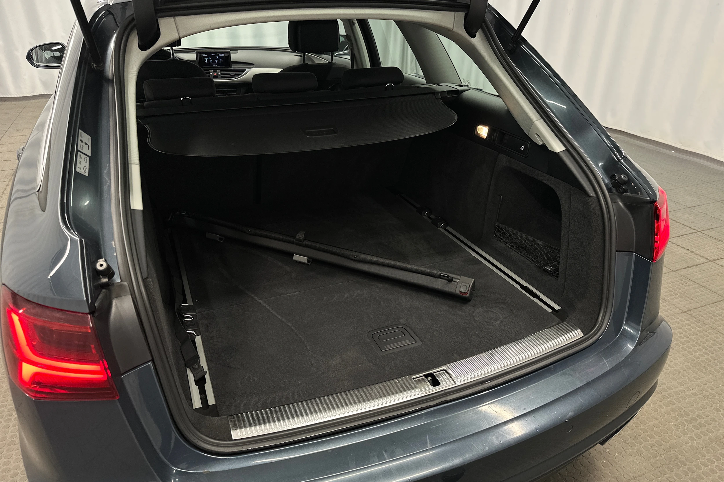 sininen Audi A6 2016 kuva 29.