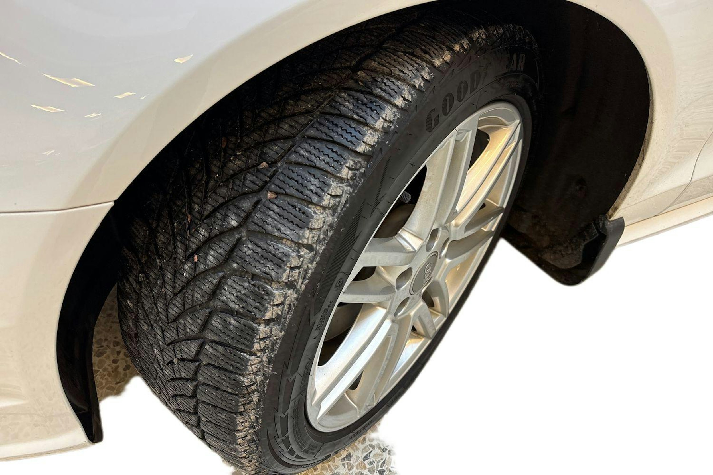 valkoinen Audi A6 2015 kuva 11.