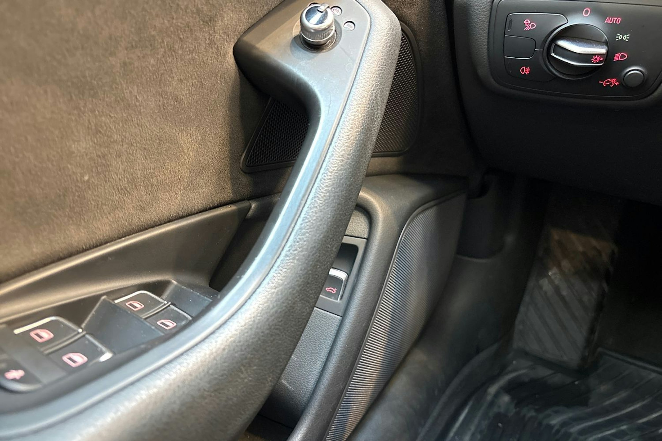 valkoinen Audi A6 2015 kuva 18.