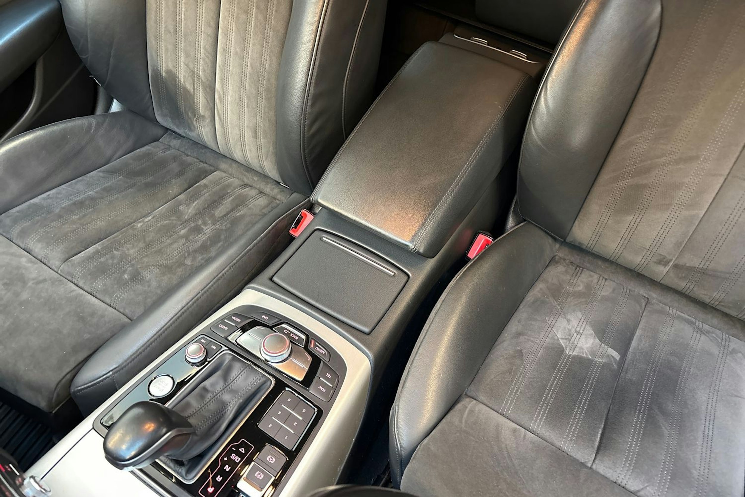 valkoinen Audi A6 2015 kuva 26.