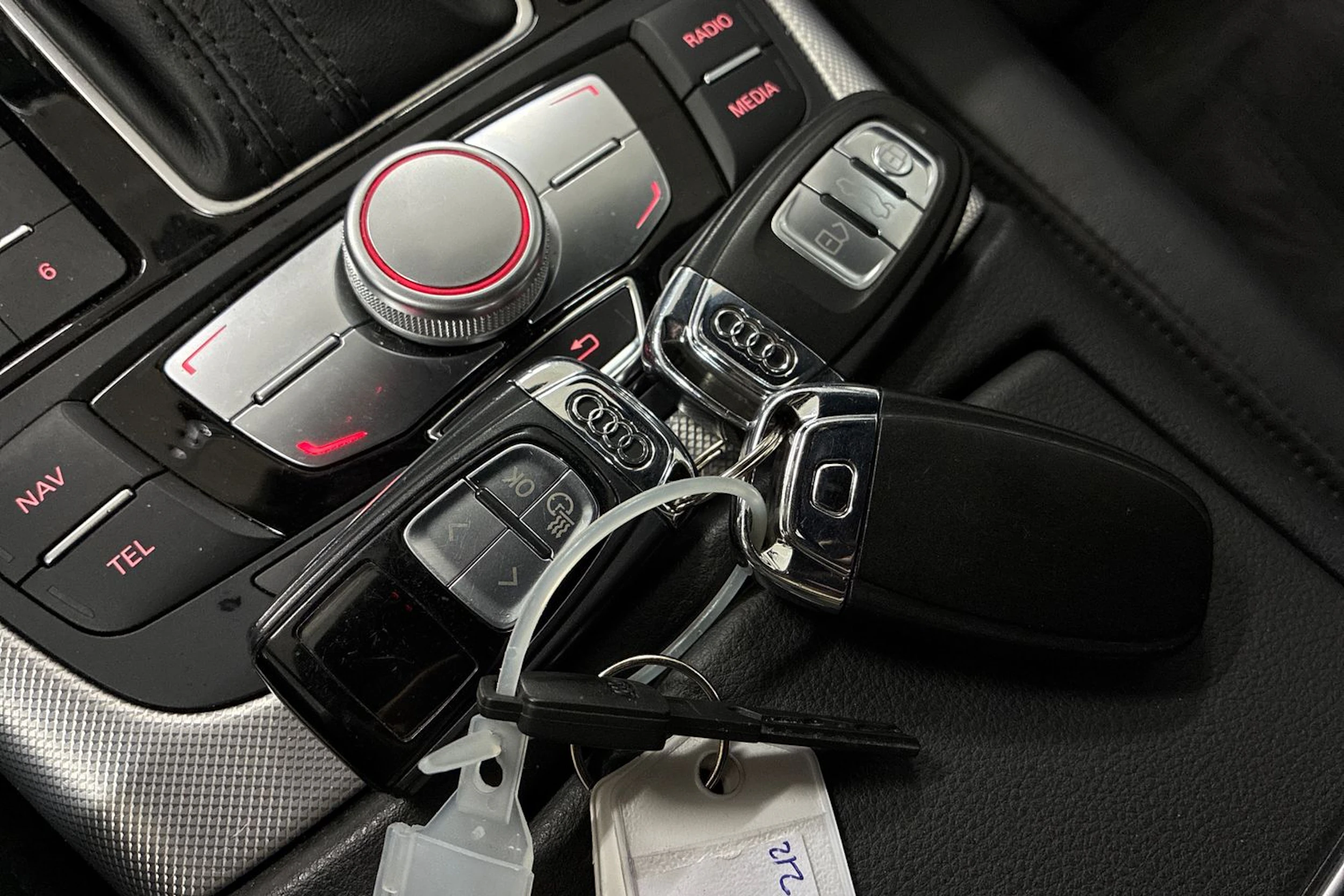 valkoinen Audi A6 2015 kuva 4.