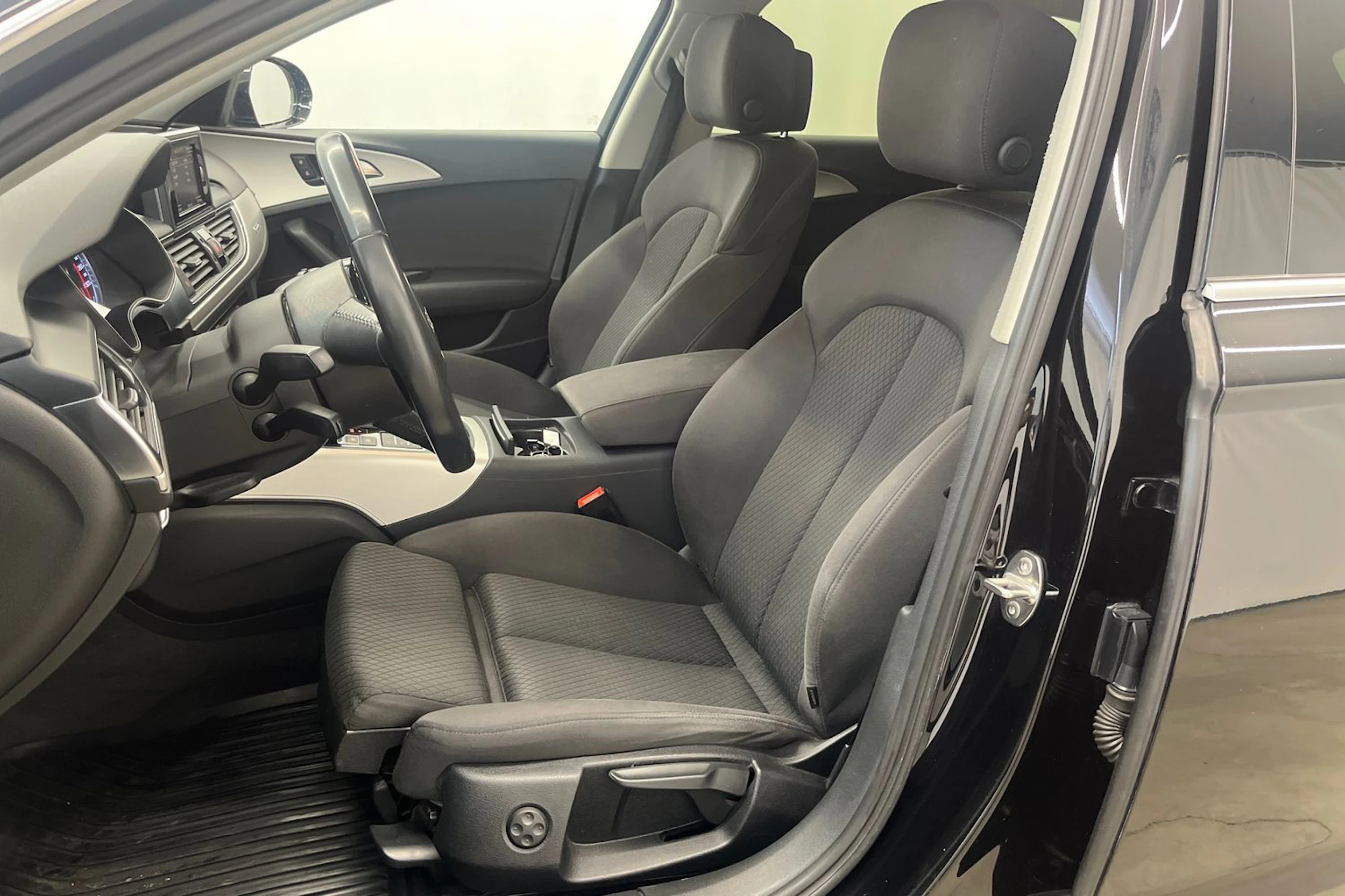 musta Audi A6 2015 kuva 12.