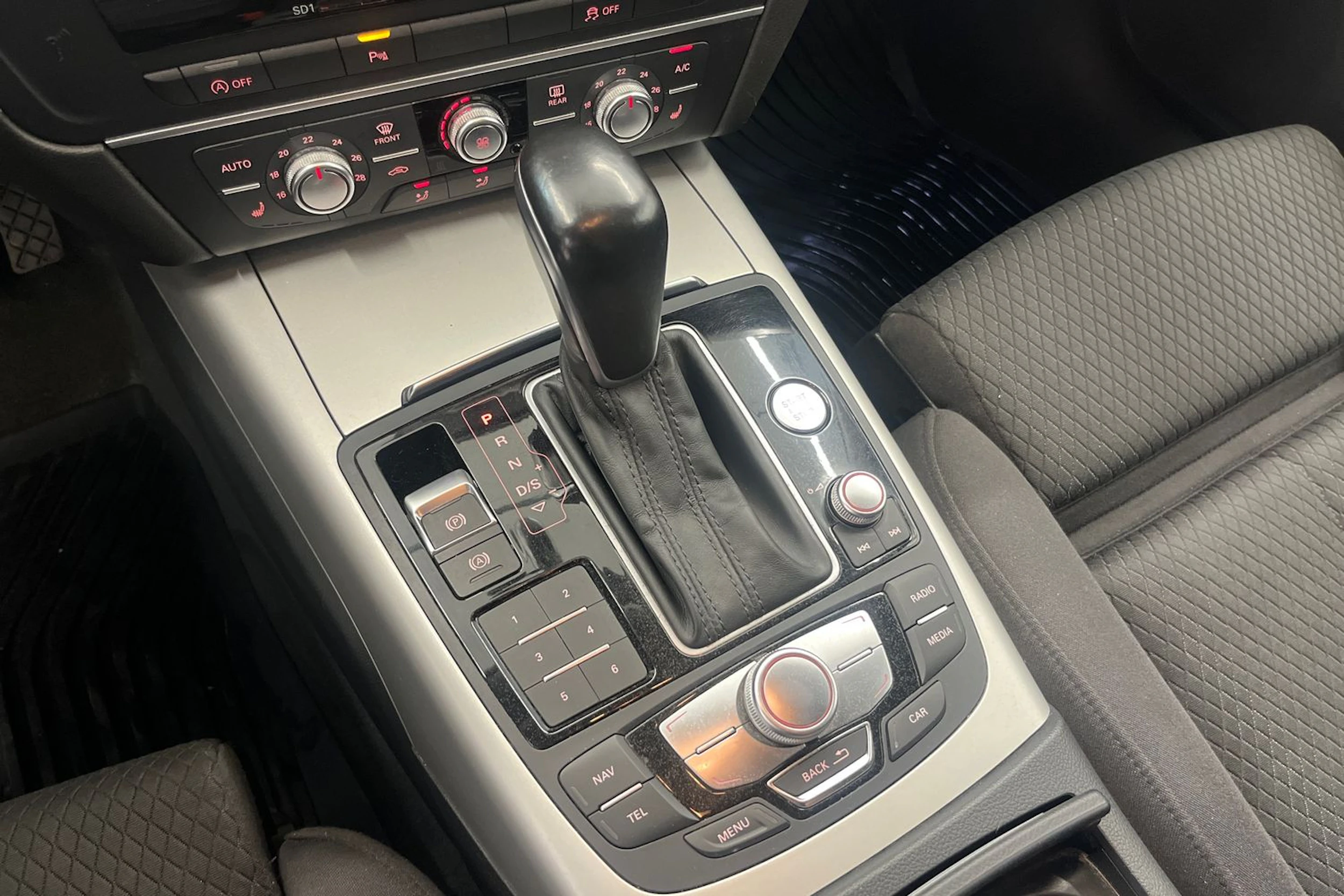 musta Audi A6 2015 kuva 17.