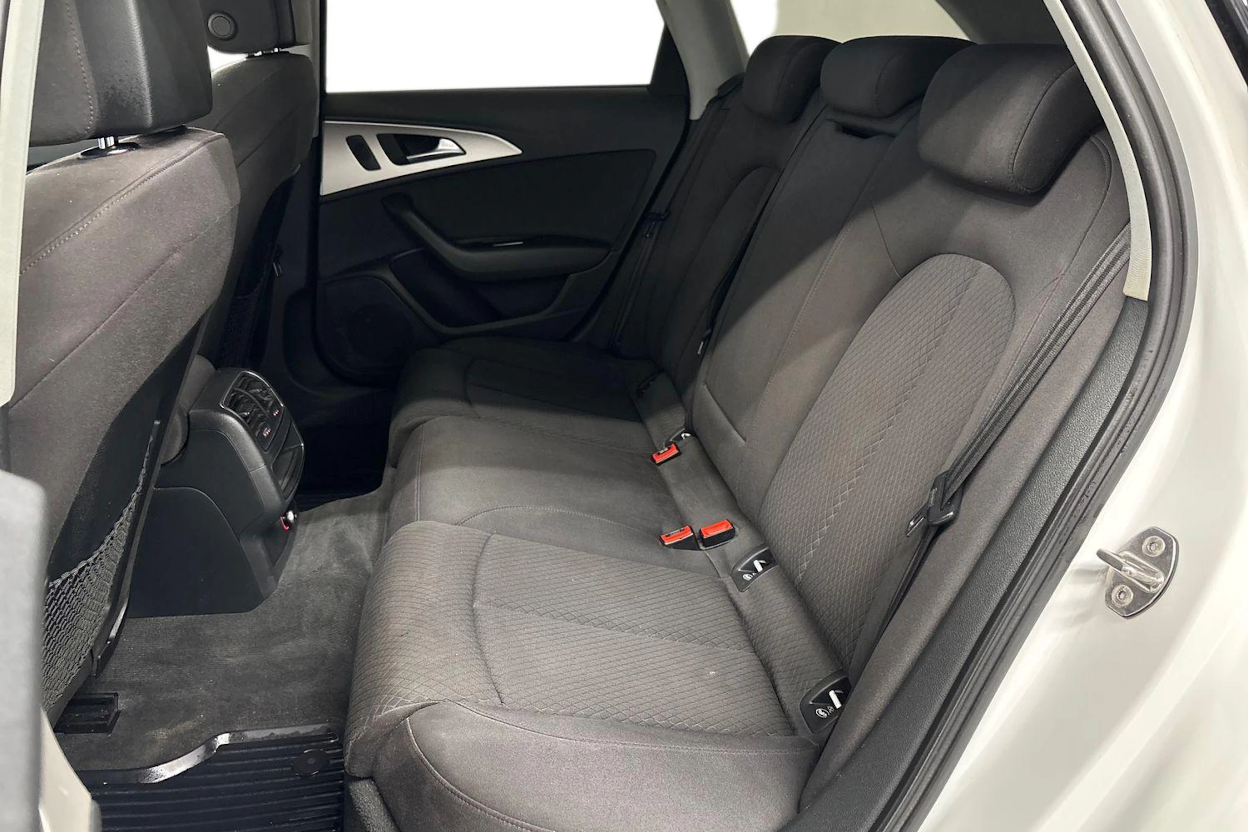 valkoinen Audi A6 2016 kuva 8.