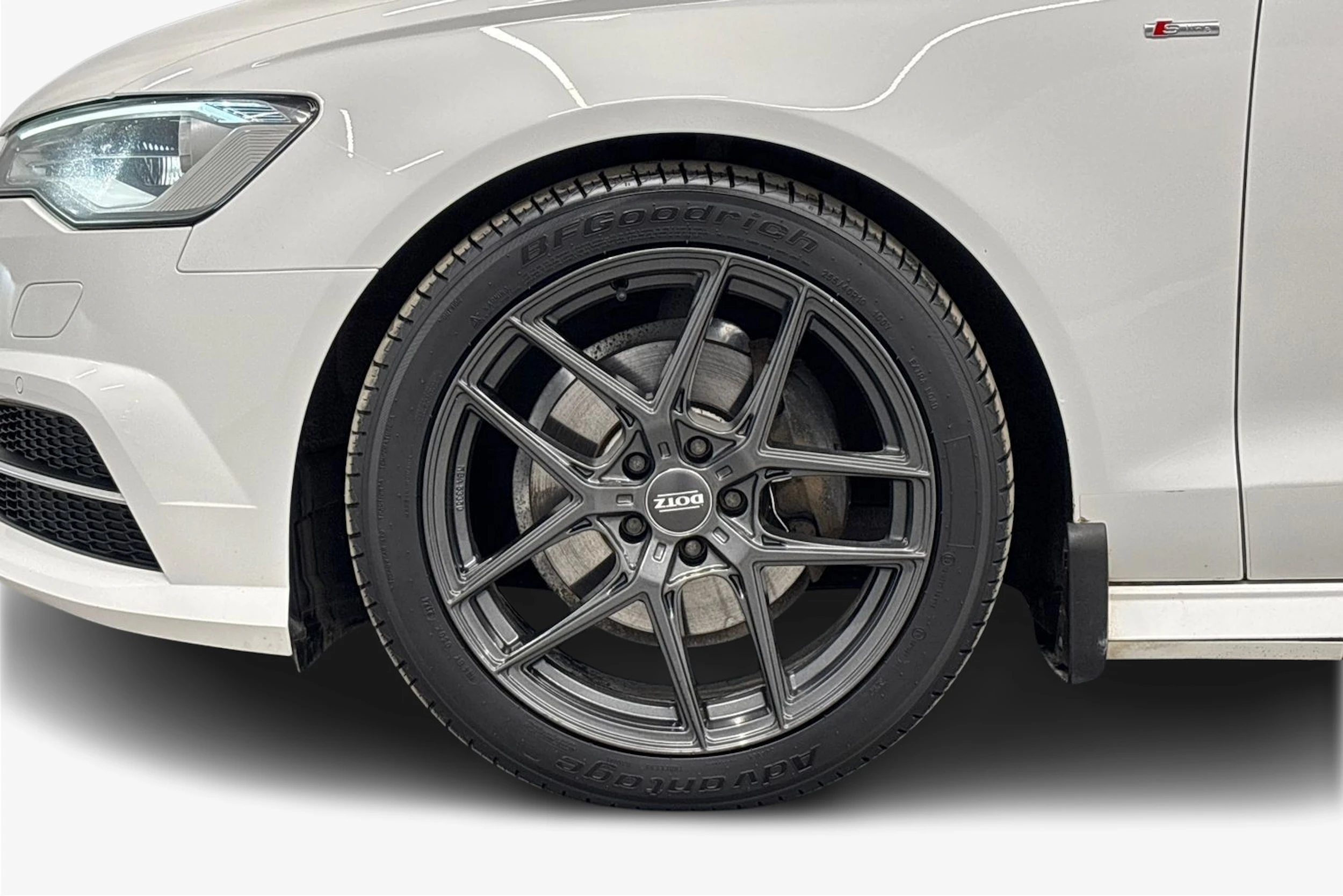 valkoinen Audi A6 2016 kuva 9.