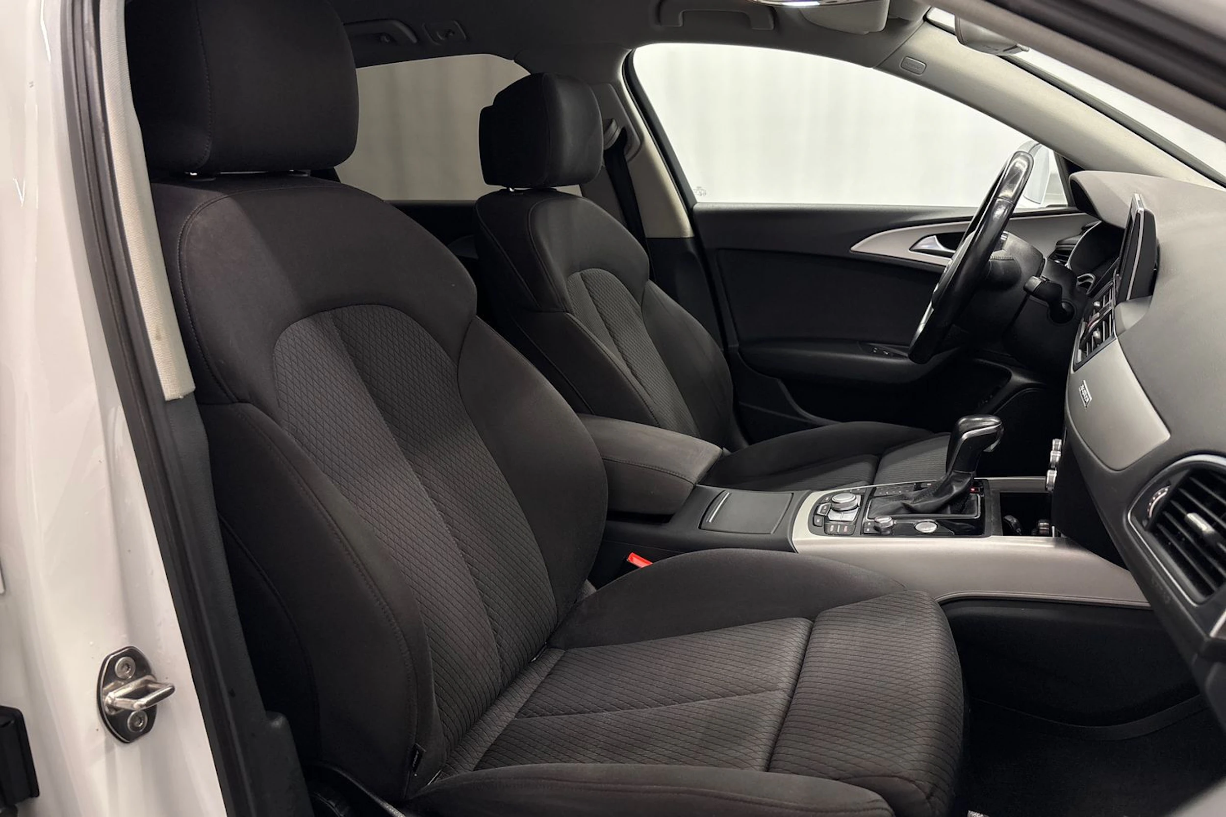 valkoinen Audi A6 2016 kuva 11.
