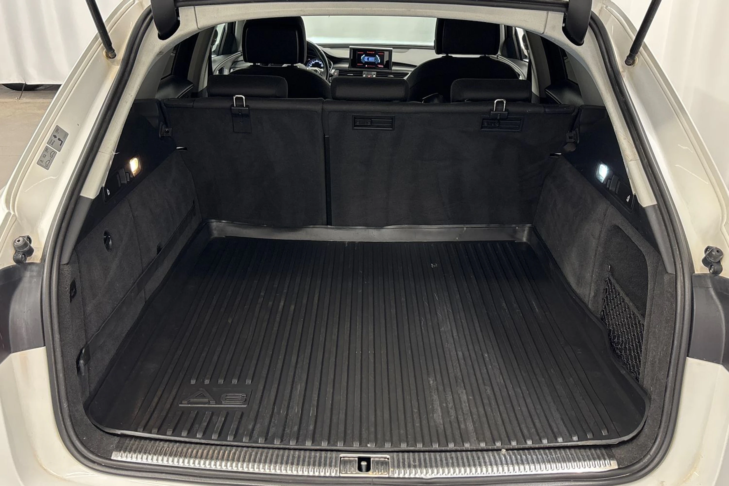 valkoinen Audi A6 2016 kuva 12.