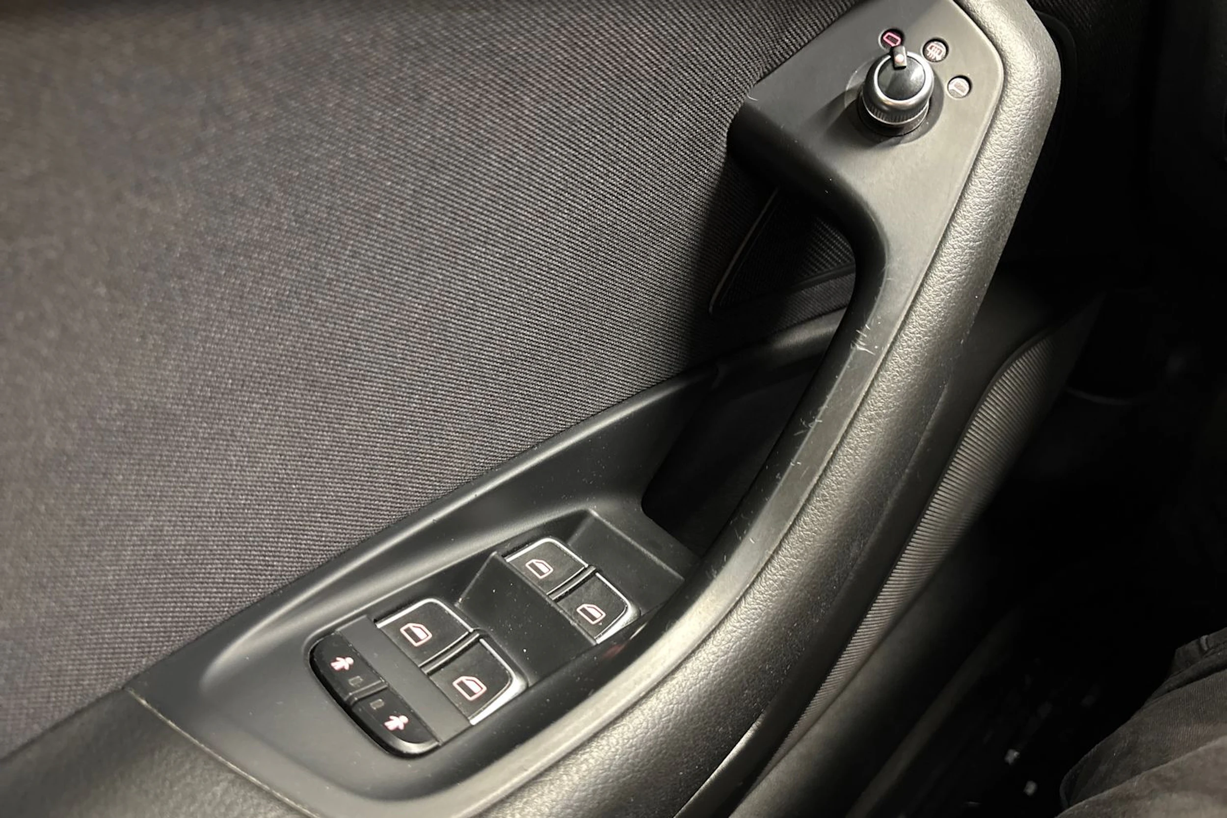 valkoinen Audi A6 2016 kuva 14.