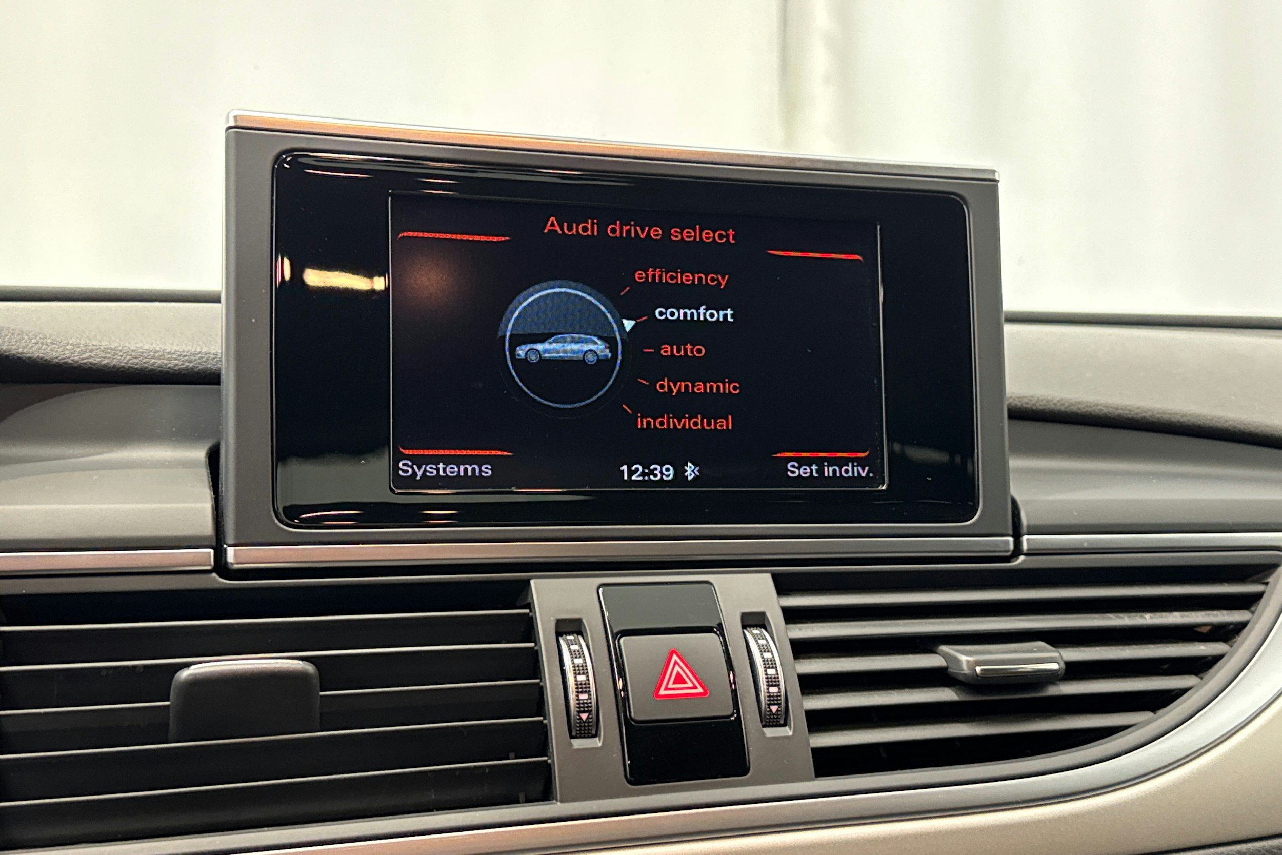 valkoinen Audi A6 2016 kuva 17.