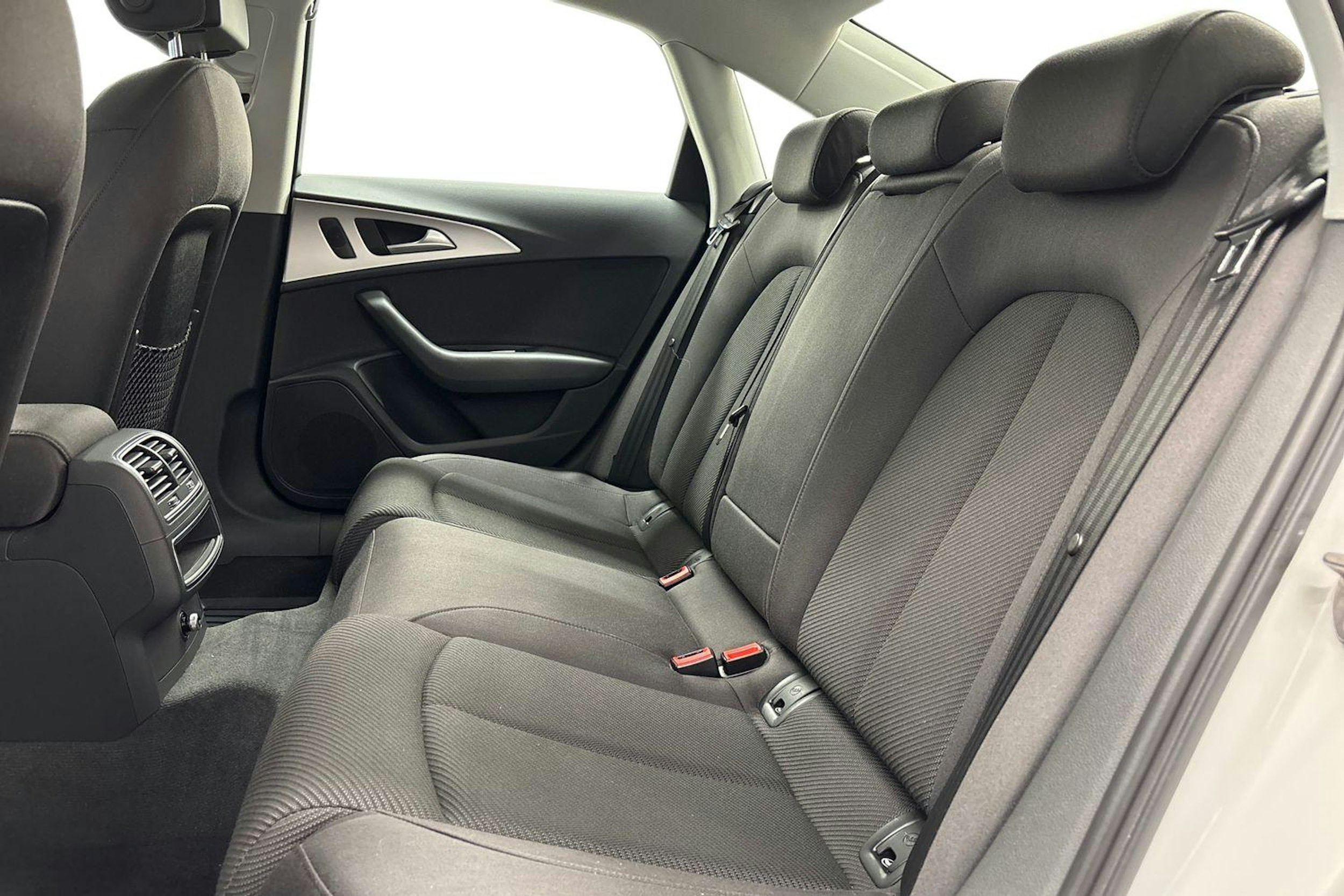 valkoinen Audi A6 2016 kuva 10.