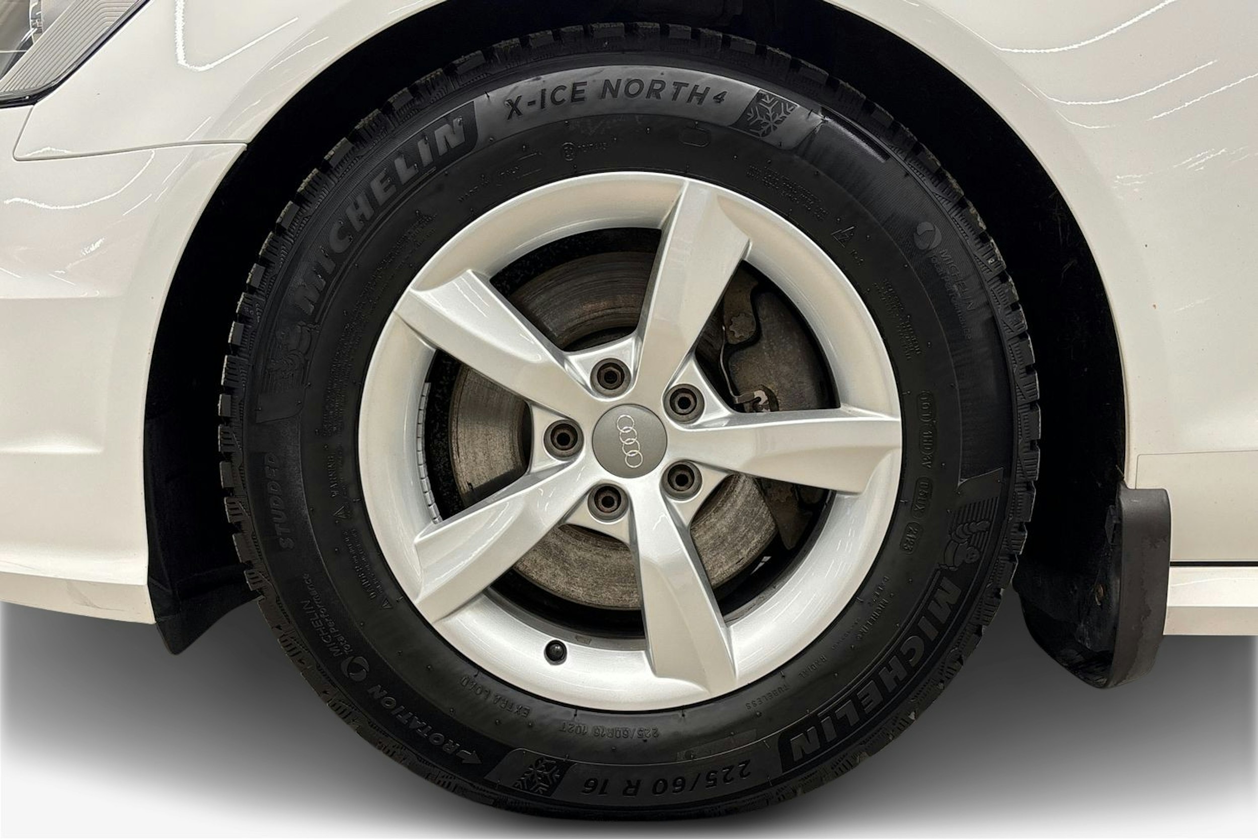 valkoinen Audi A6 2016 kuva 11.