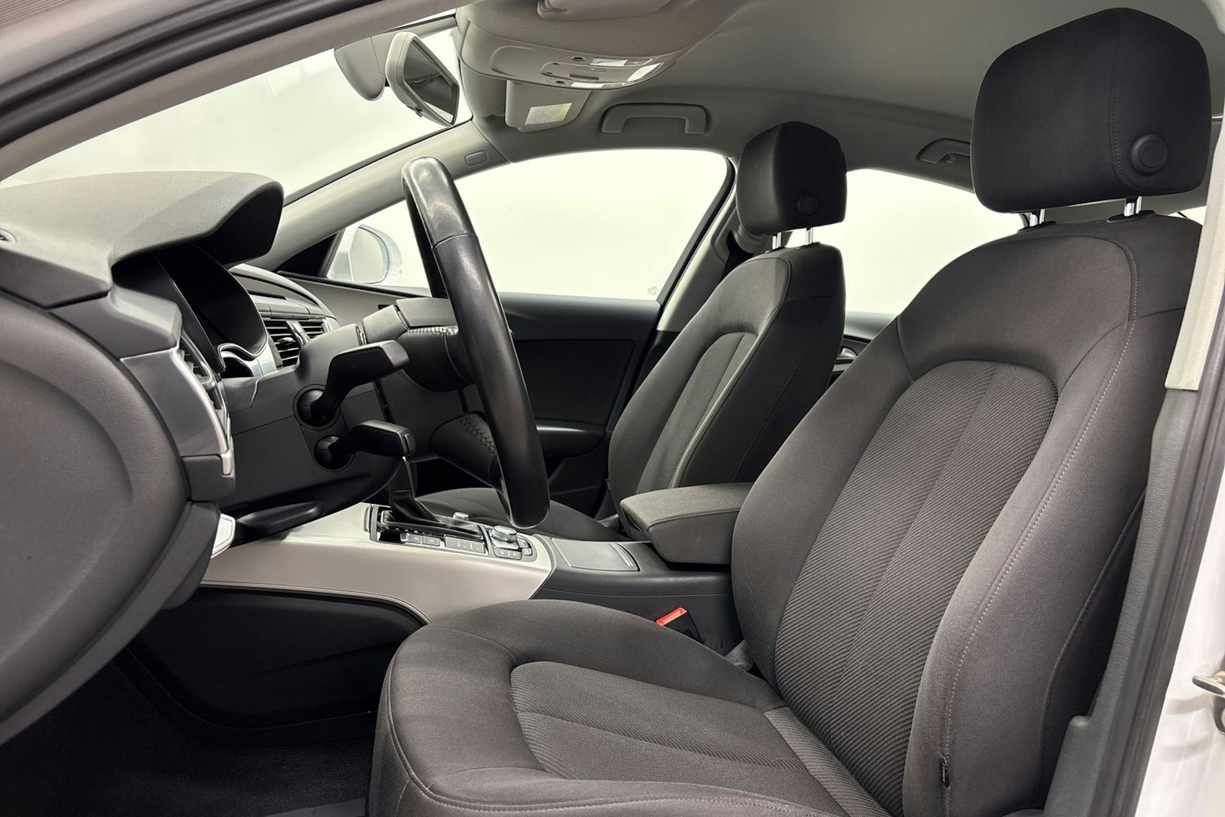 valkoinen Audi A6 2016 kuva 14.