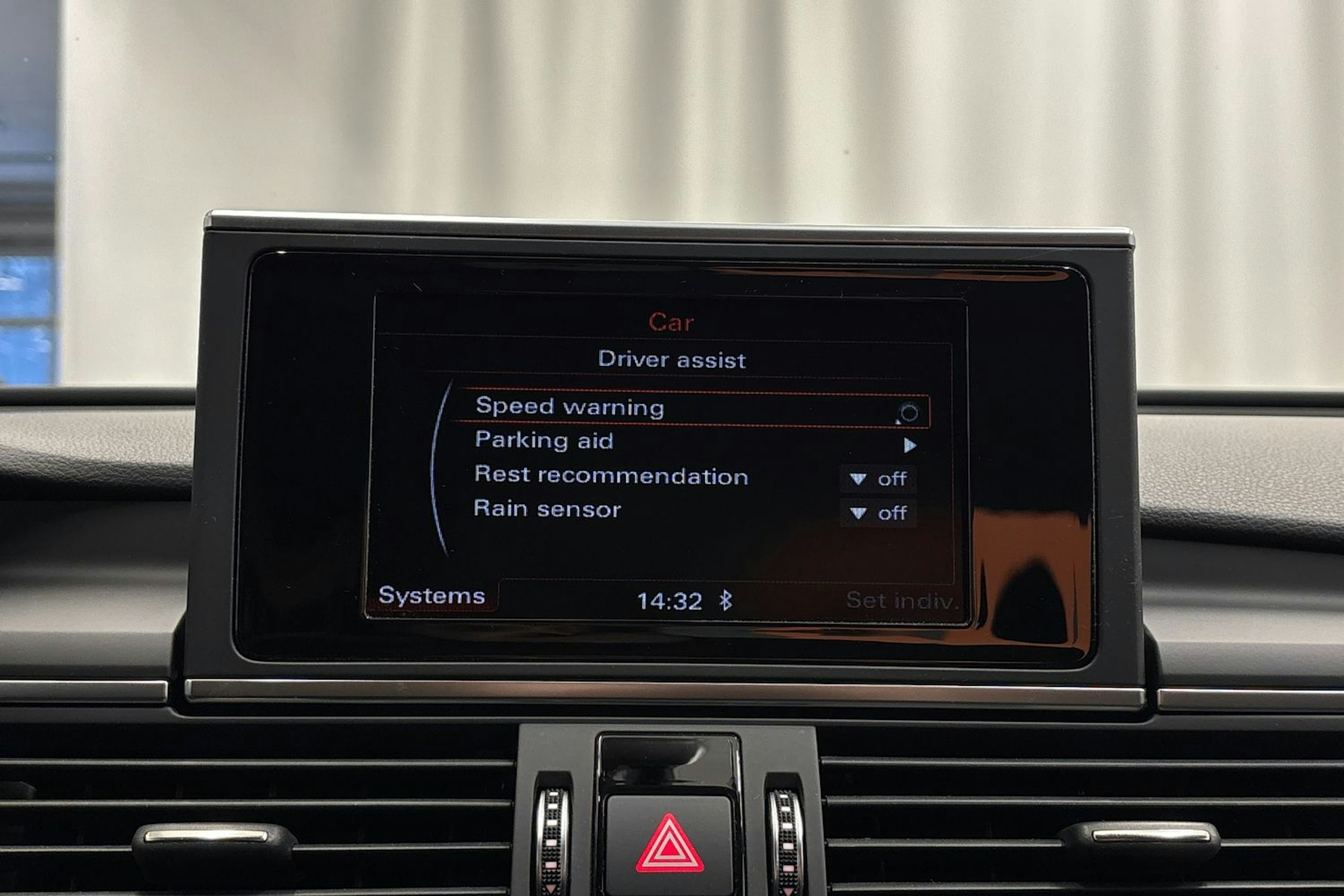 valkoinen Audi A6 2016 kuva 21.