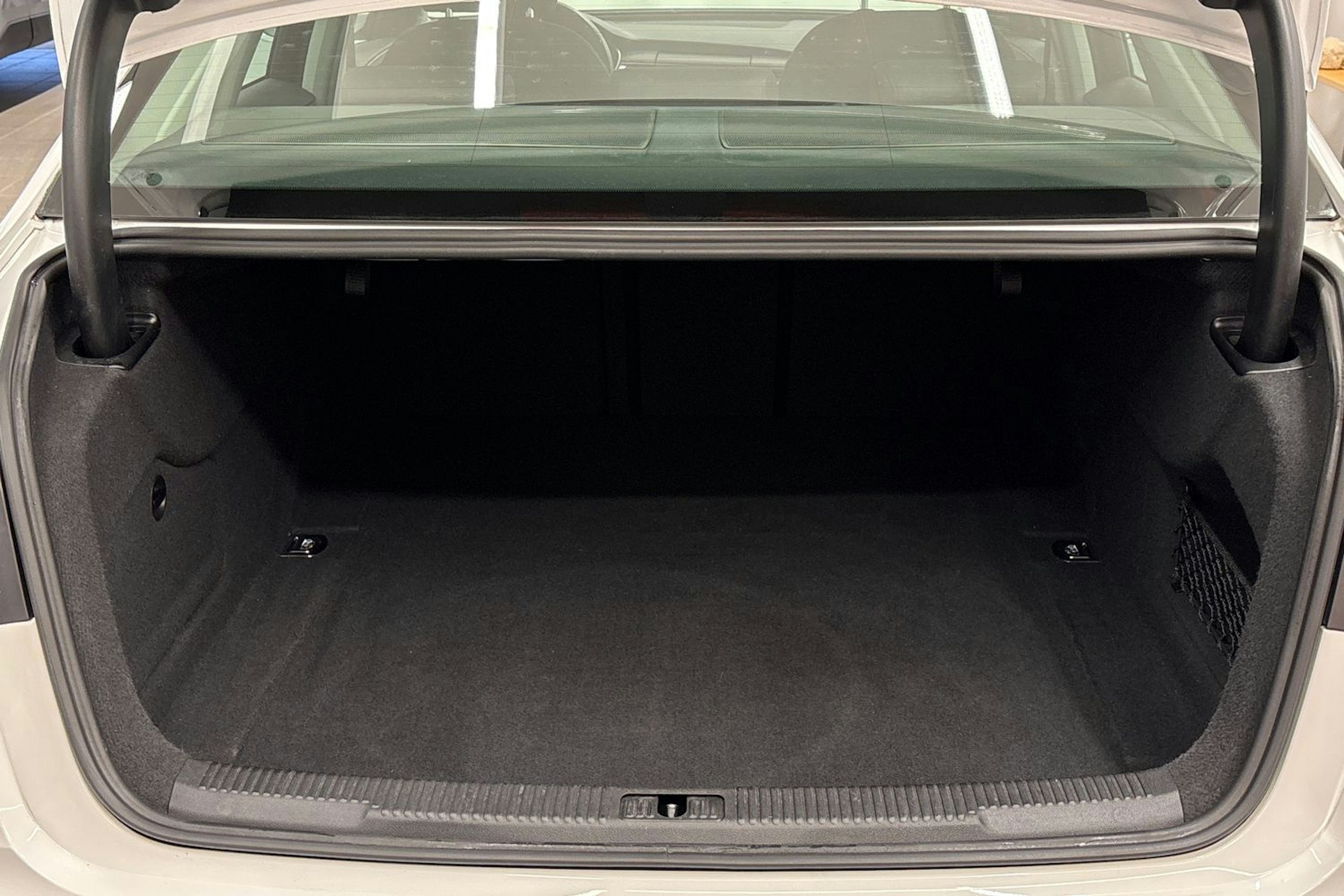 valkoinen Audi A6 2016 kuva 24.