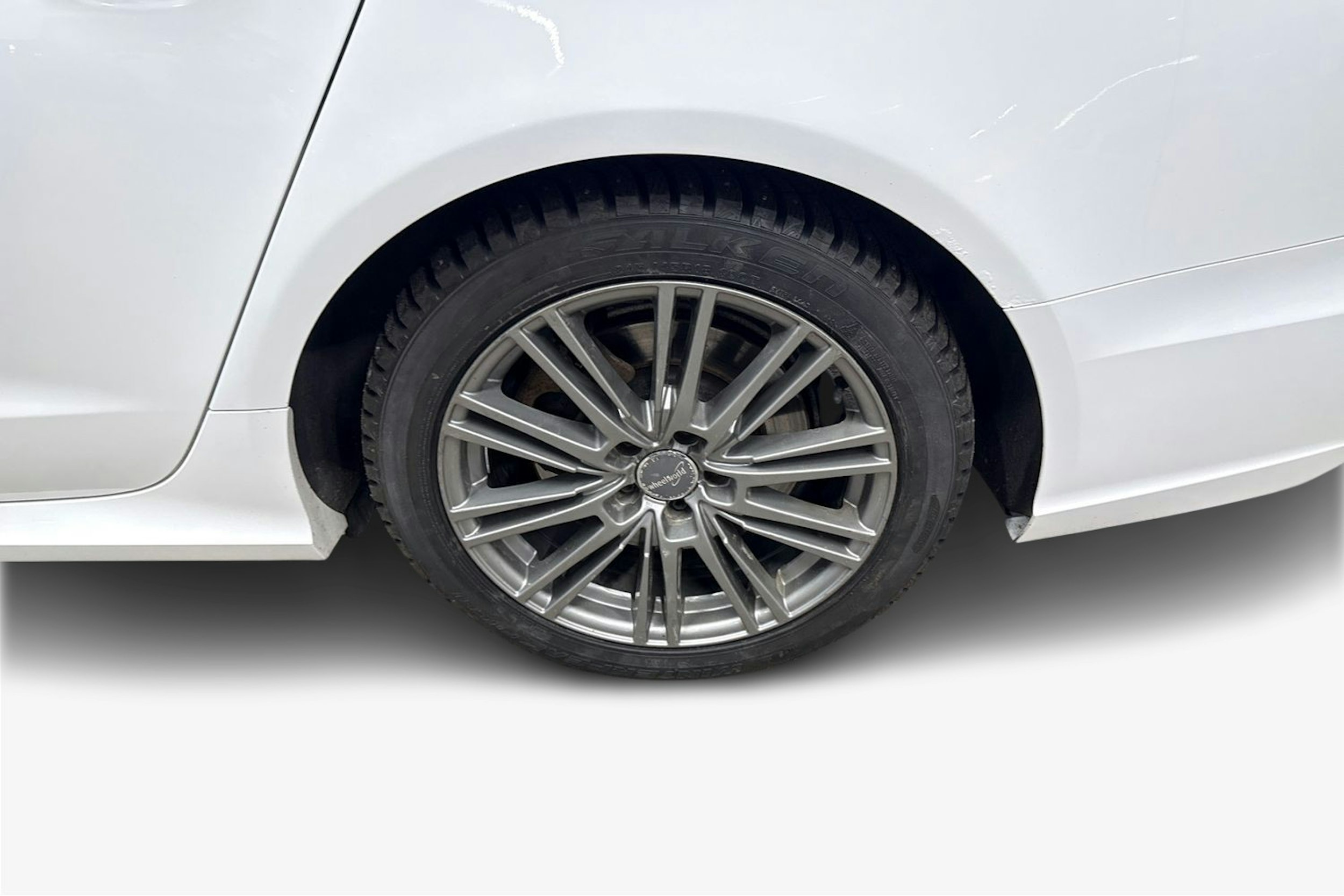 Valkoinen Audi A6 2016 kuva 11.