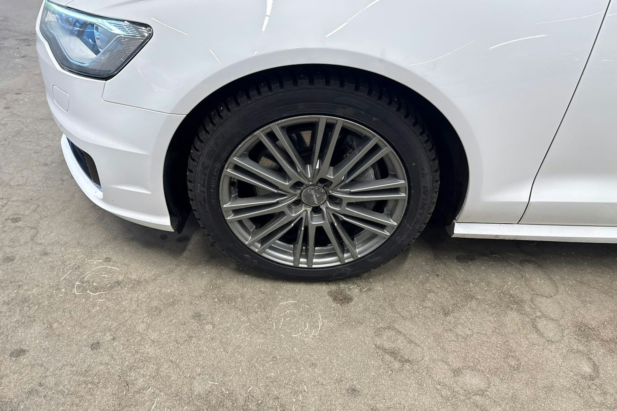 Valkoinen Audi A6 2016 kuva 13.