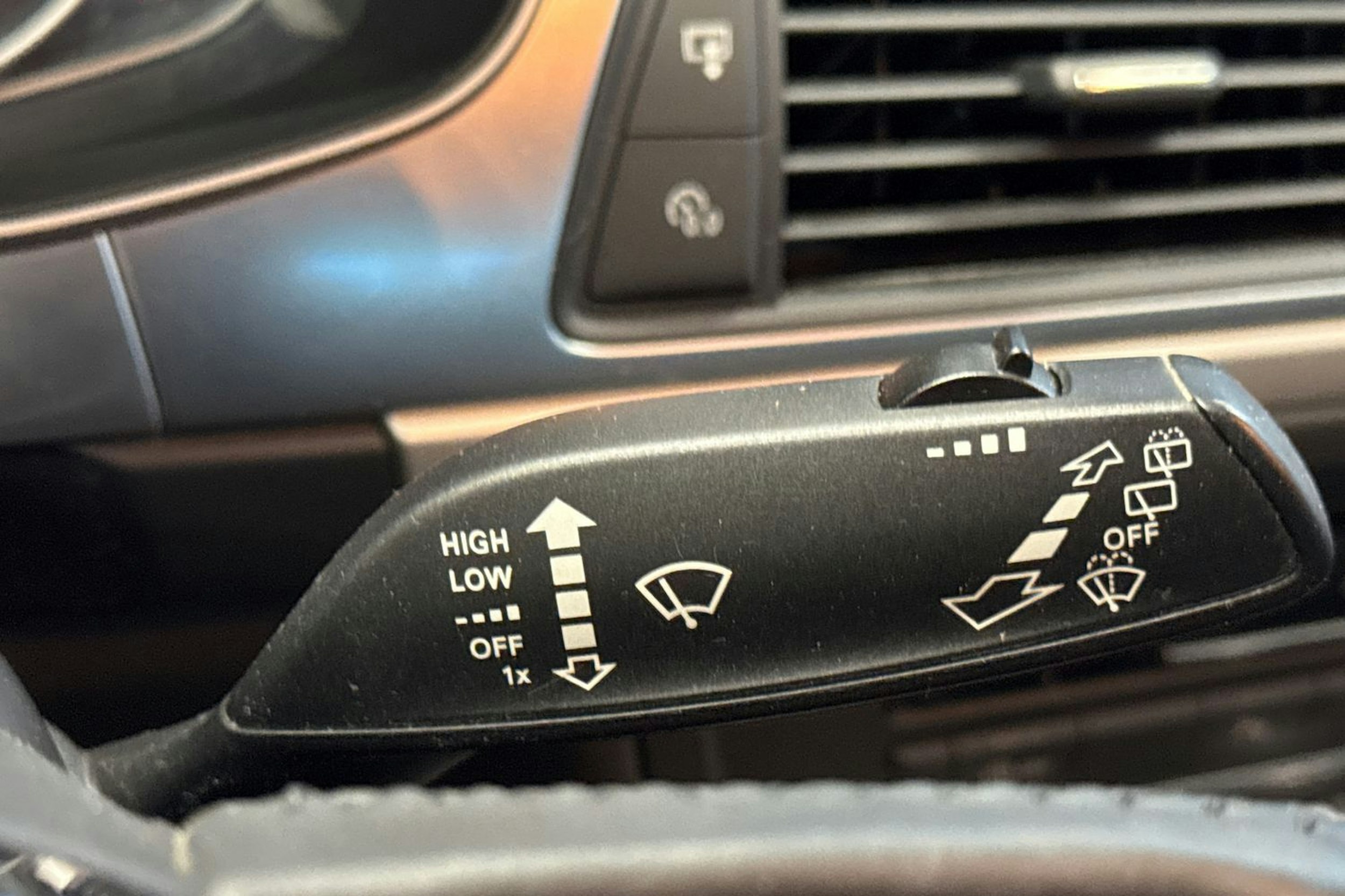 Valkoinen Audi A6 2016 kuva 18.