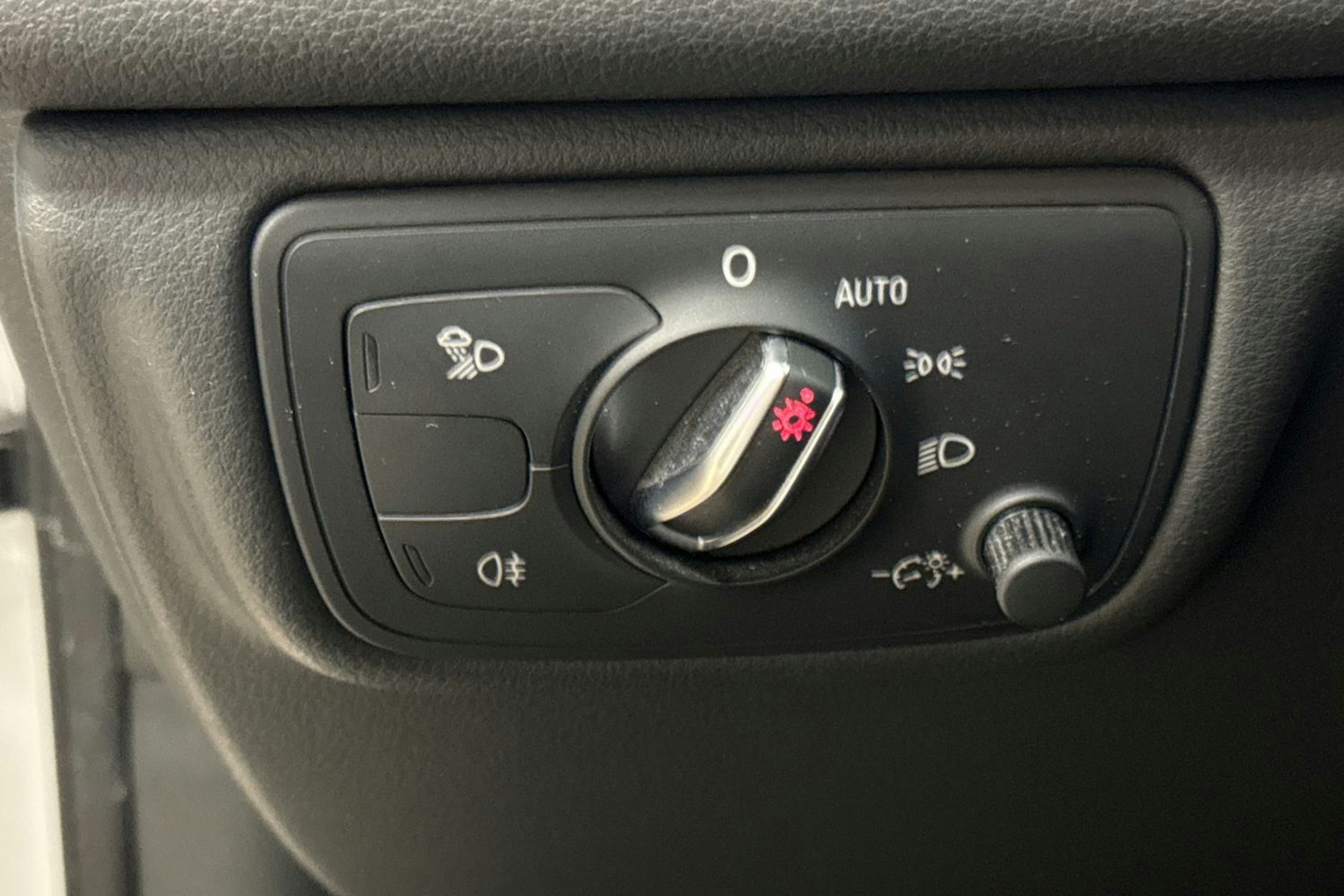 Valkoinen Audi A6 2016 kuva 20.