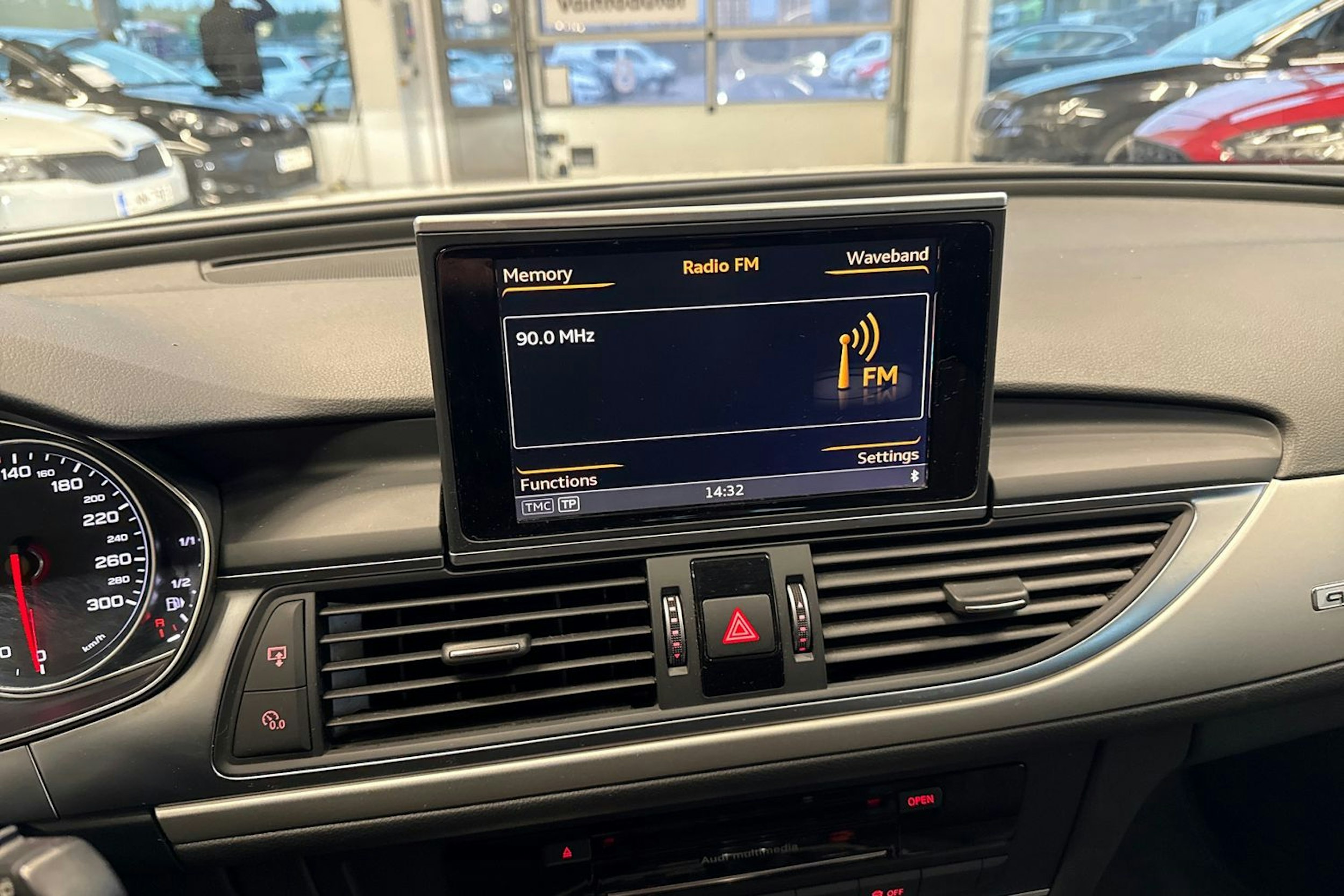 Valkoinen Audi A6 2016 kuva 22.