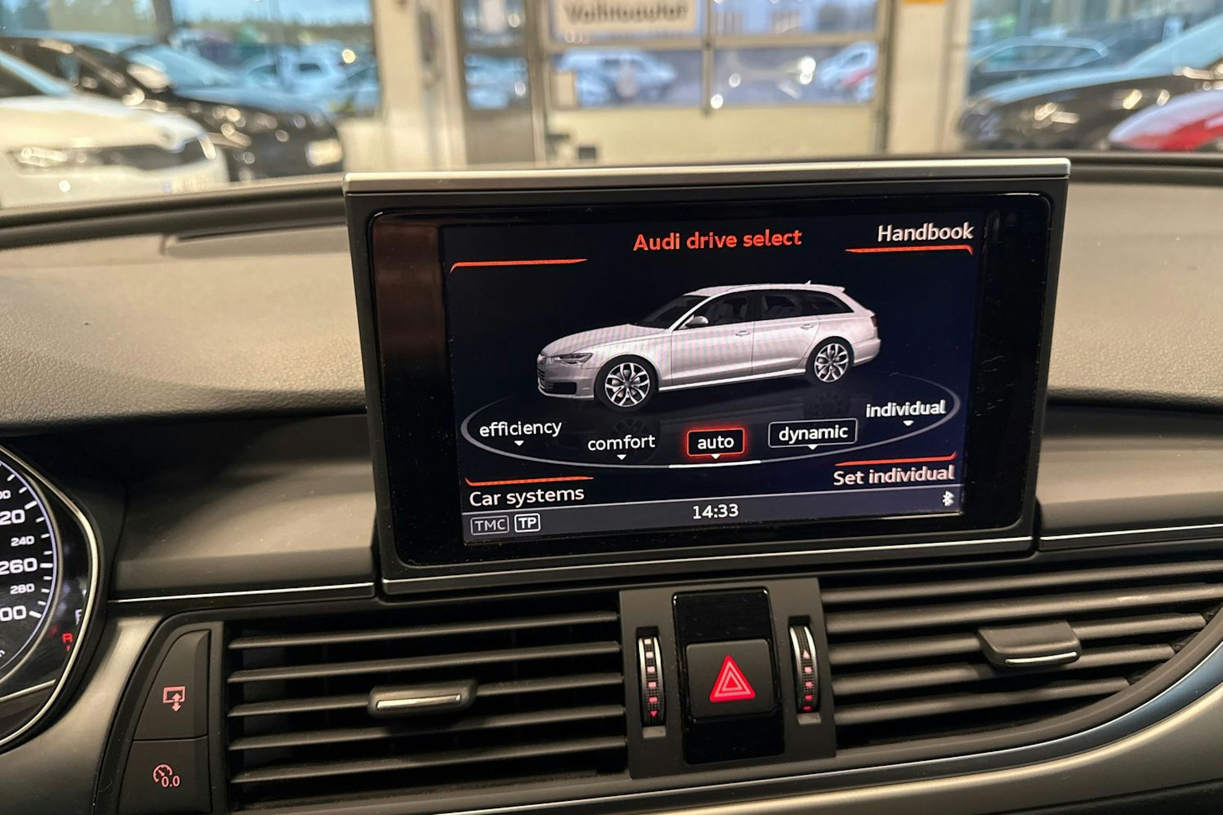 Valkoinen Audi A6 2016 kuva 26.