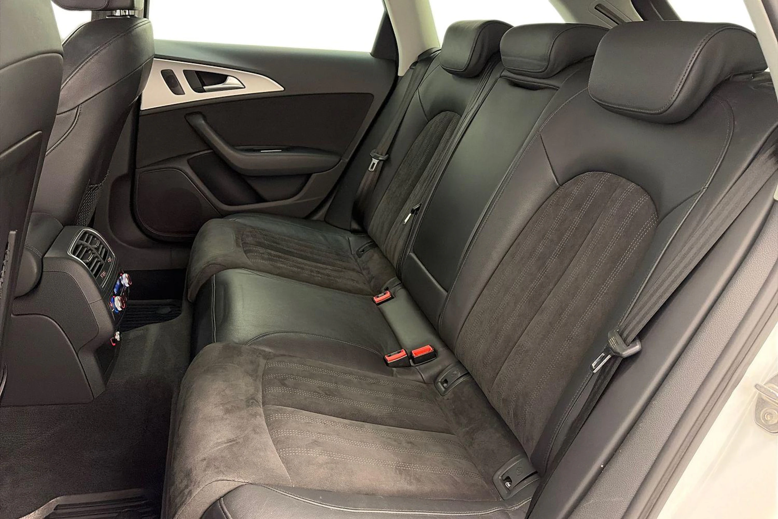 Valkoinen Audi A6 2016 kuva 11.