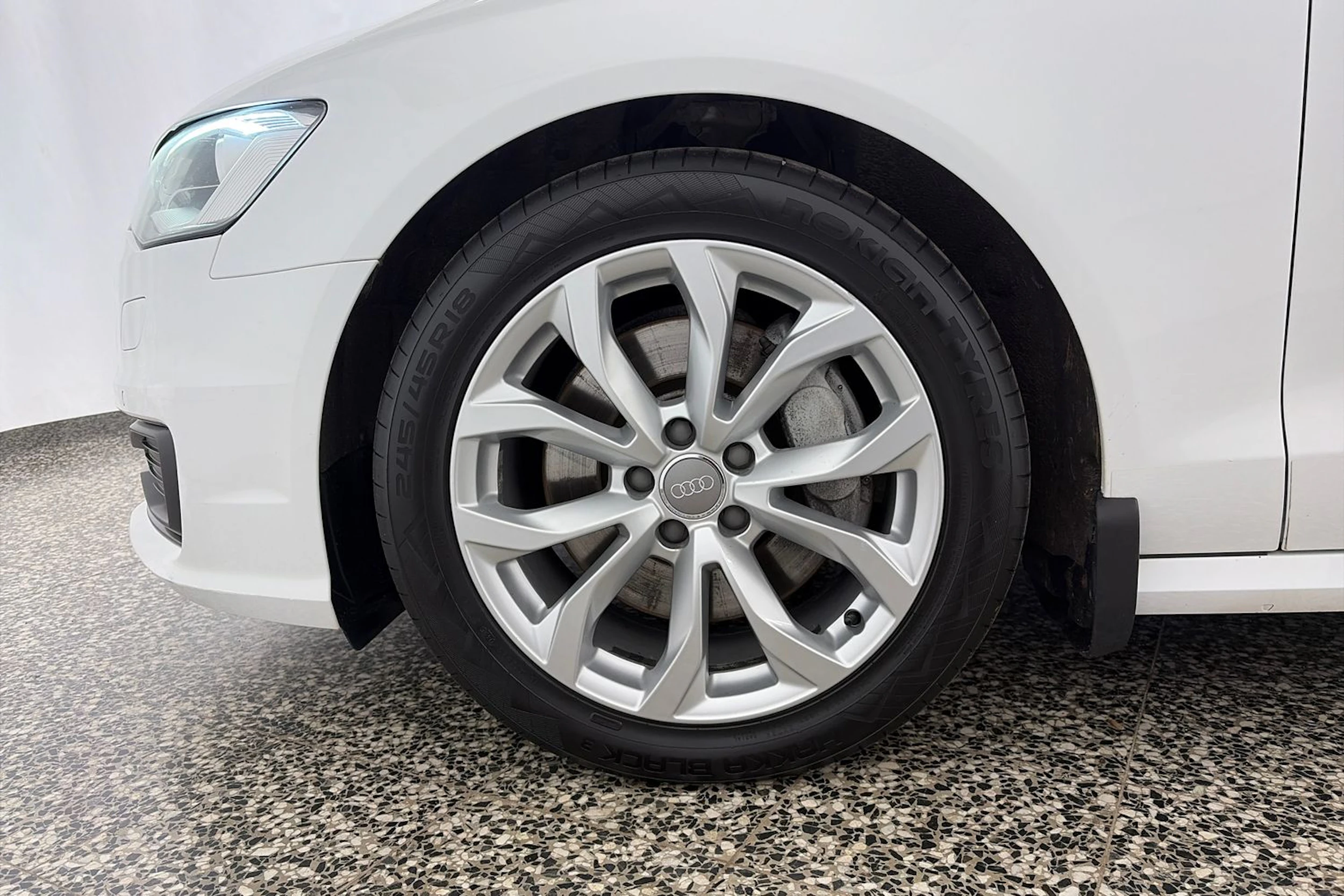Valkoinen Audi A6 2016 kuva 13.