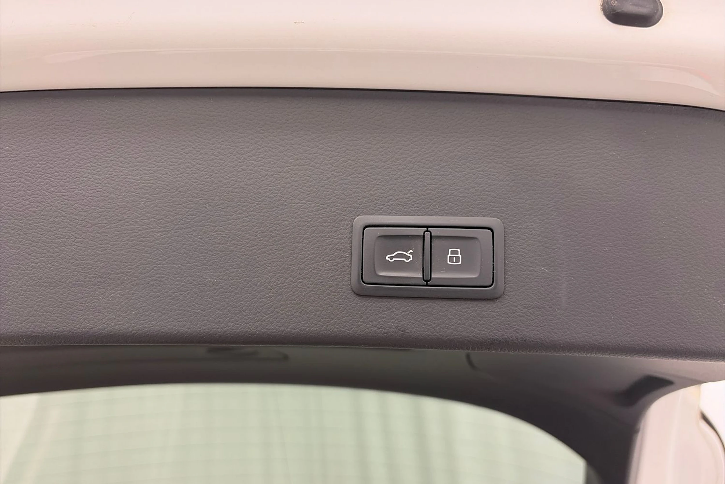Valkoinen Audi A6 2016 kuva 17.