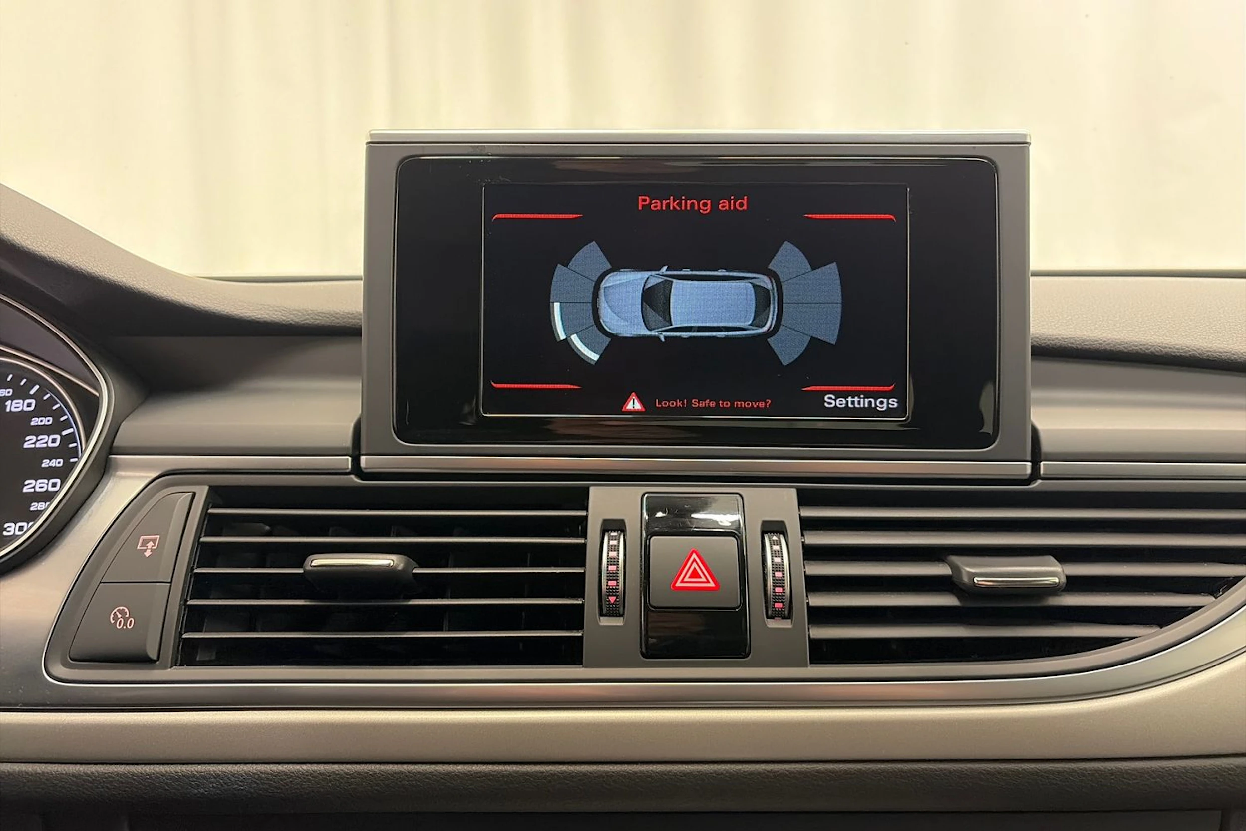 Valkoinen Audi A6 2016 kuva 23.