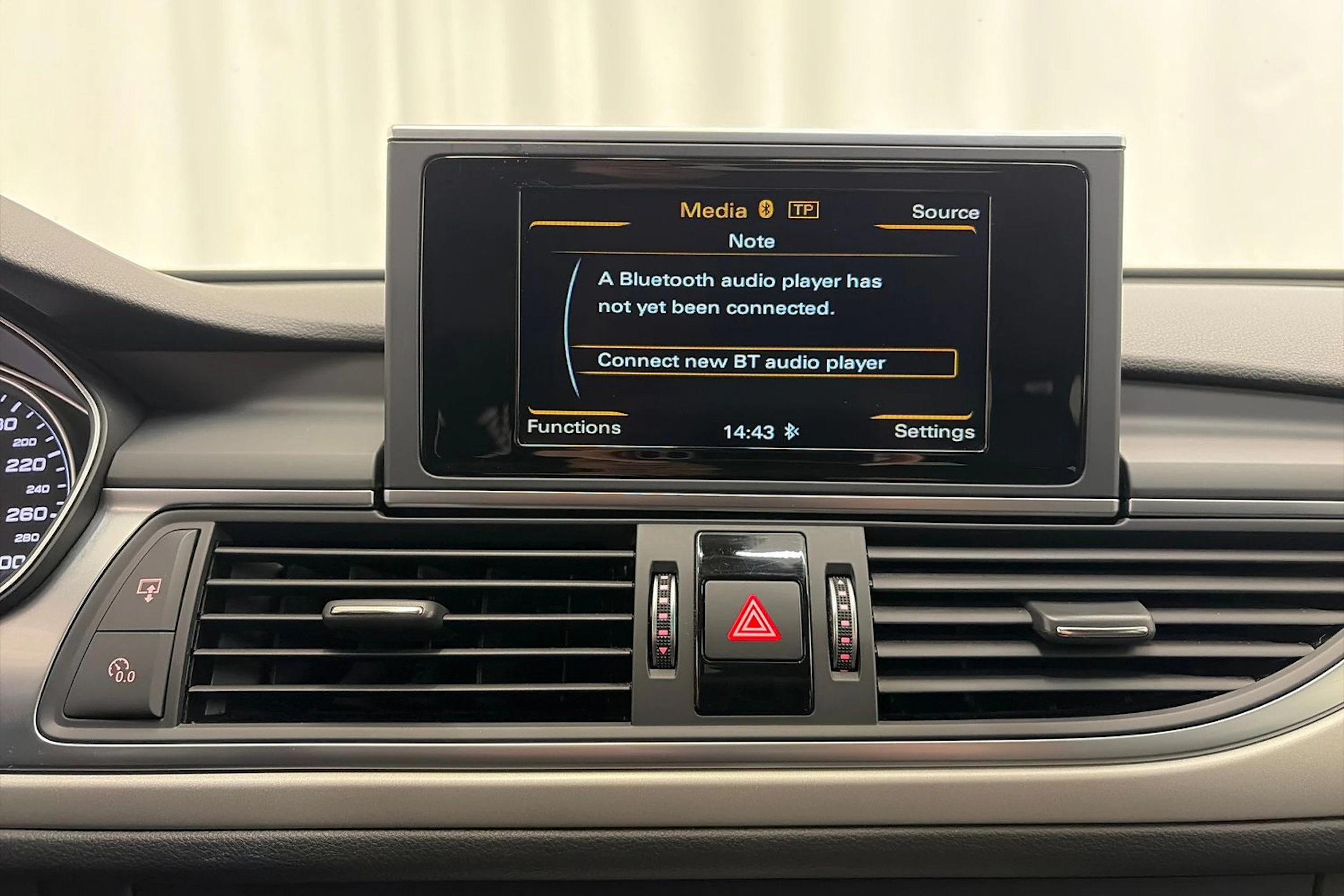 Valkoinen Audi A6 2016 kuva 24.