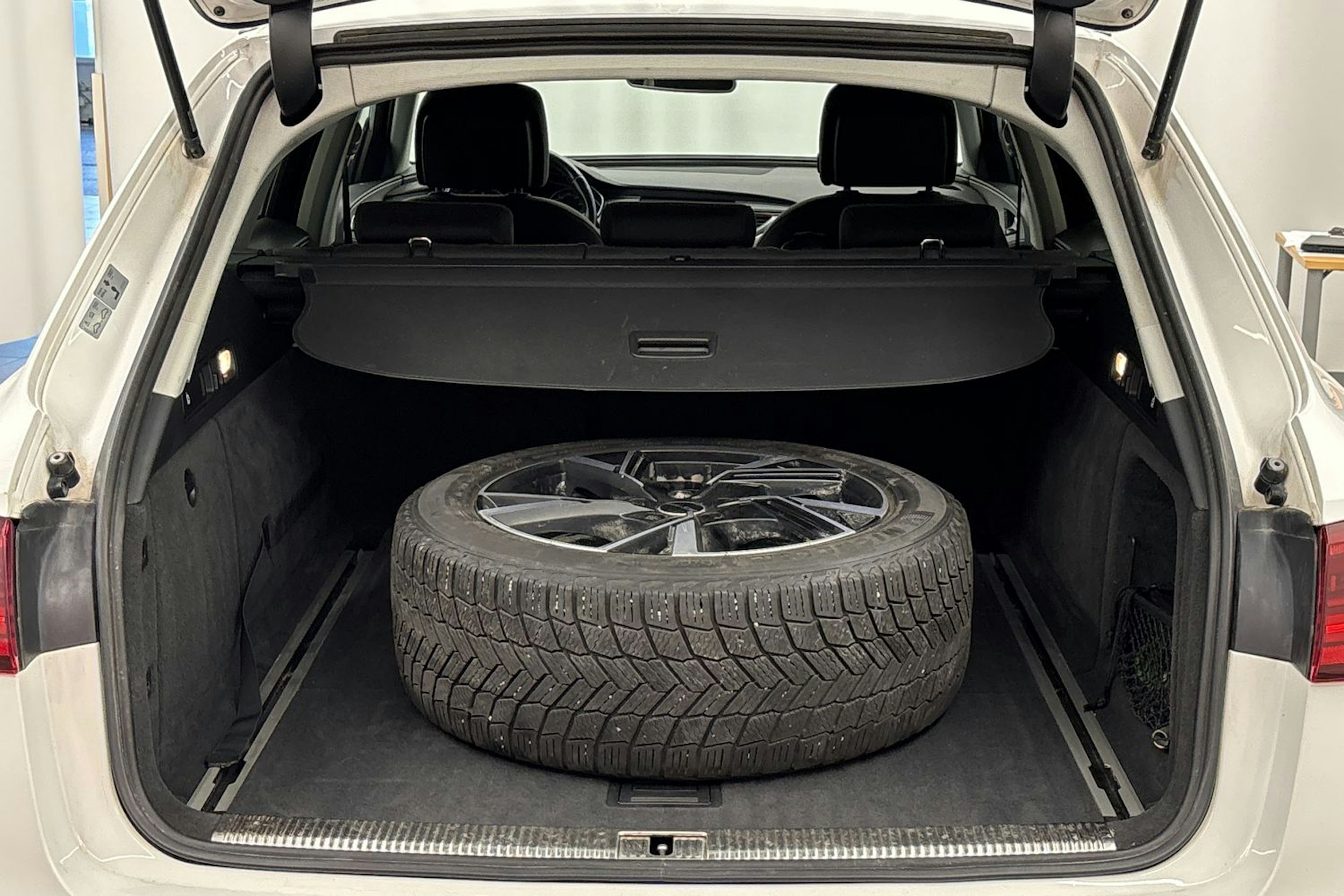 valkoinen Audi A6 2016 kuva 21.