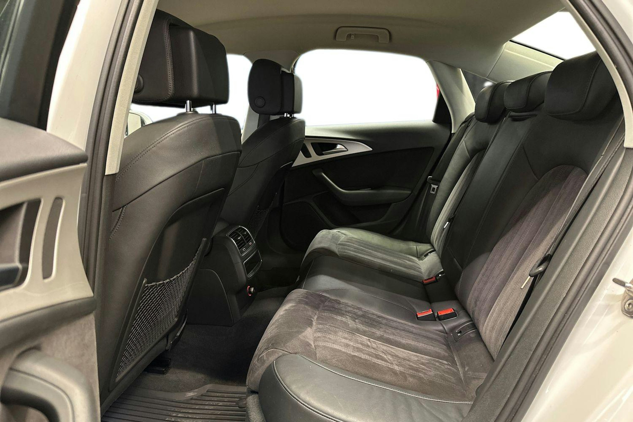 valkoinen Audi A6 2016 kuva 10.