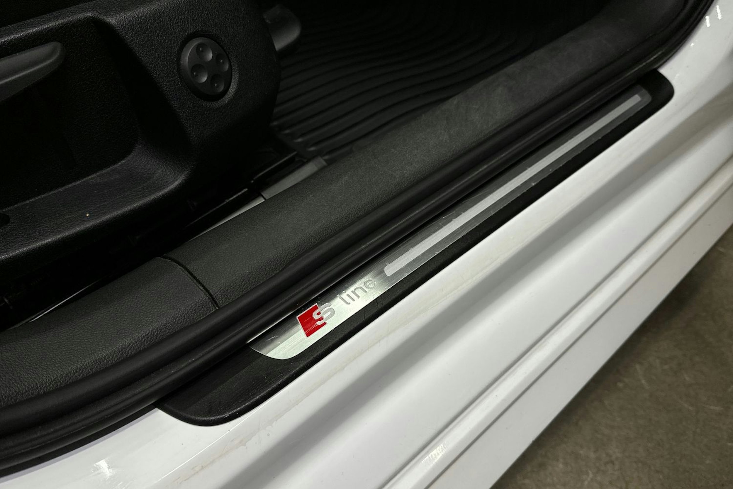 valkoinen Audi A6 2016 kuva 14.