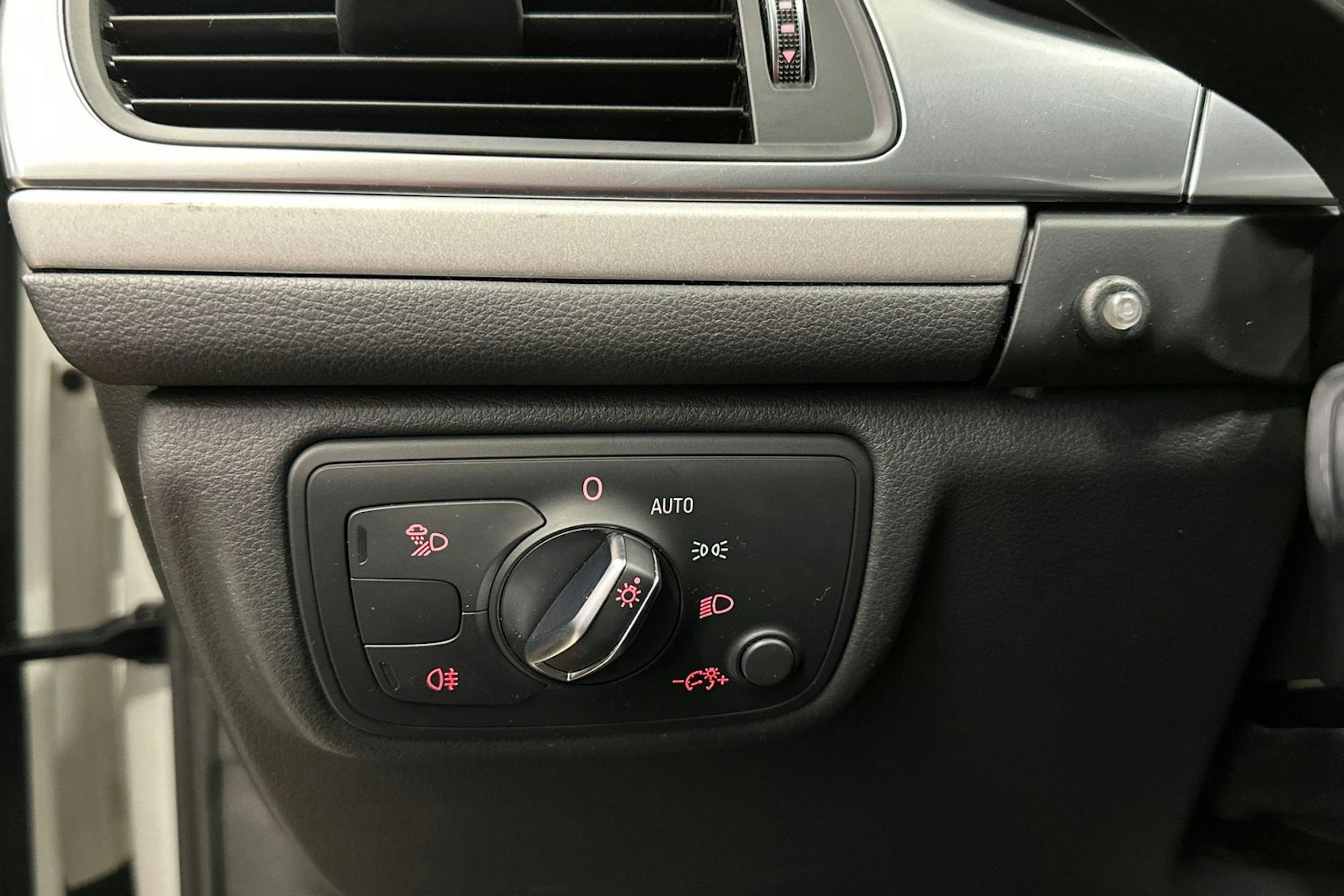 valkoinen Audi A6 2016 kuva 28.