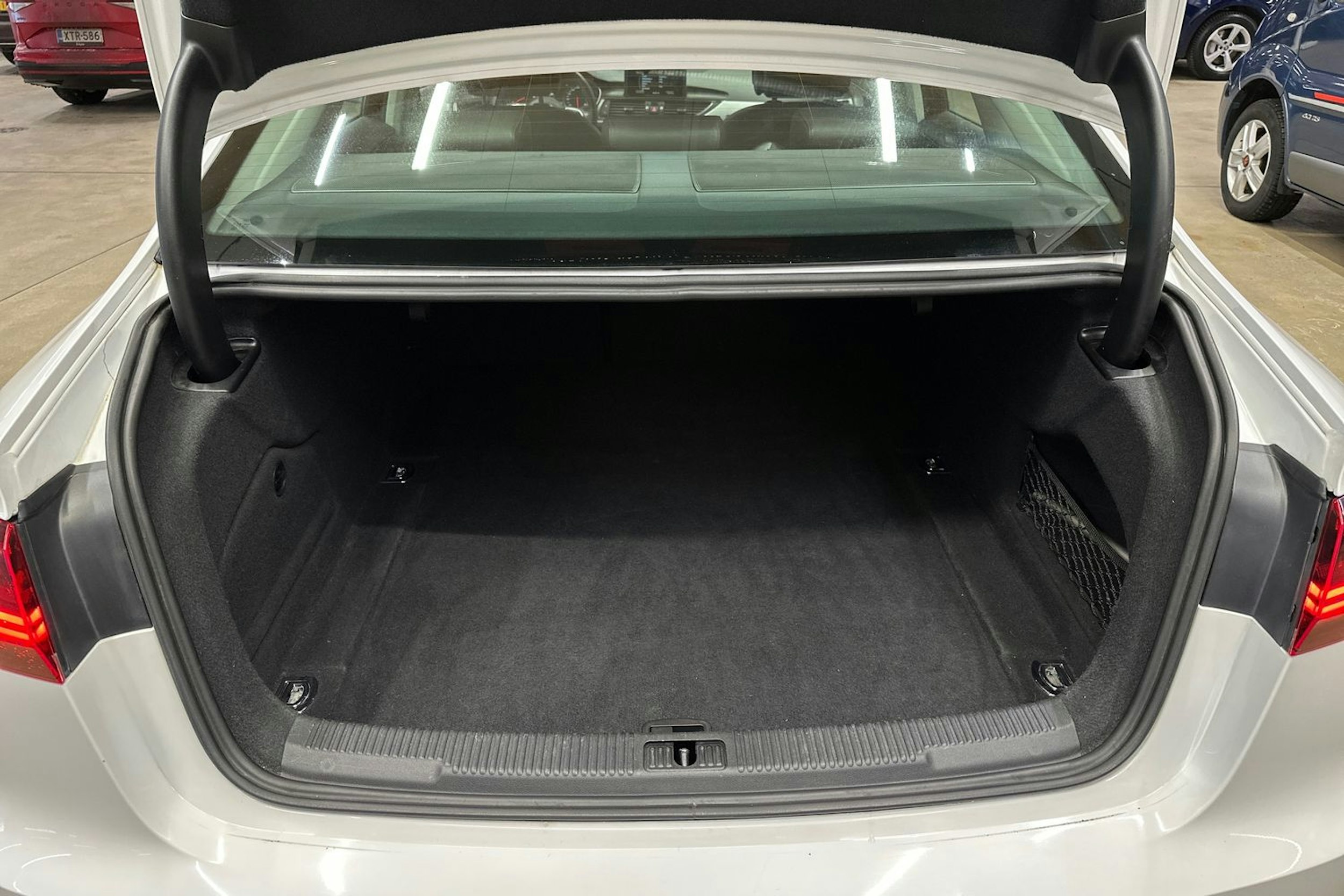 valkoinen Audi A6 2016 kuva 30.