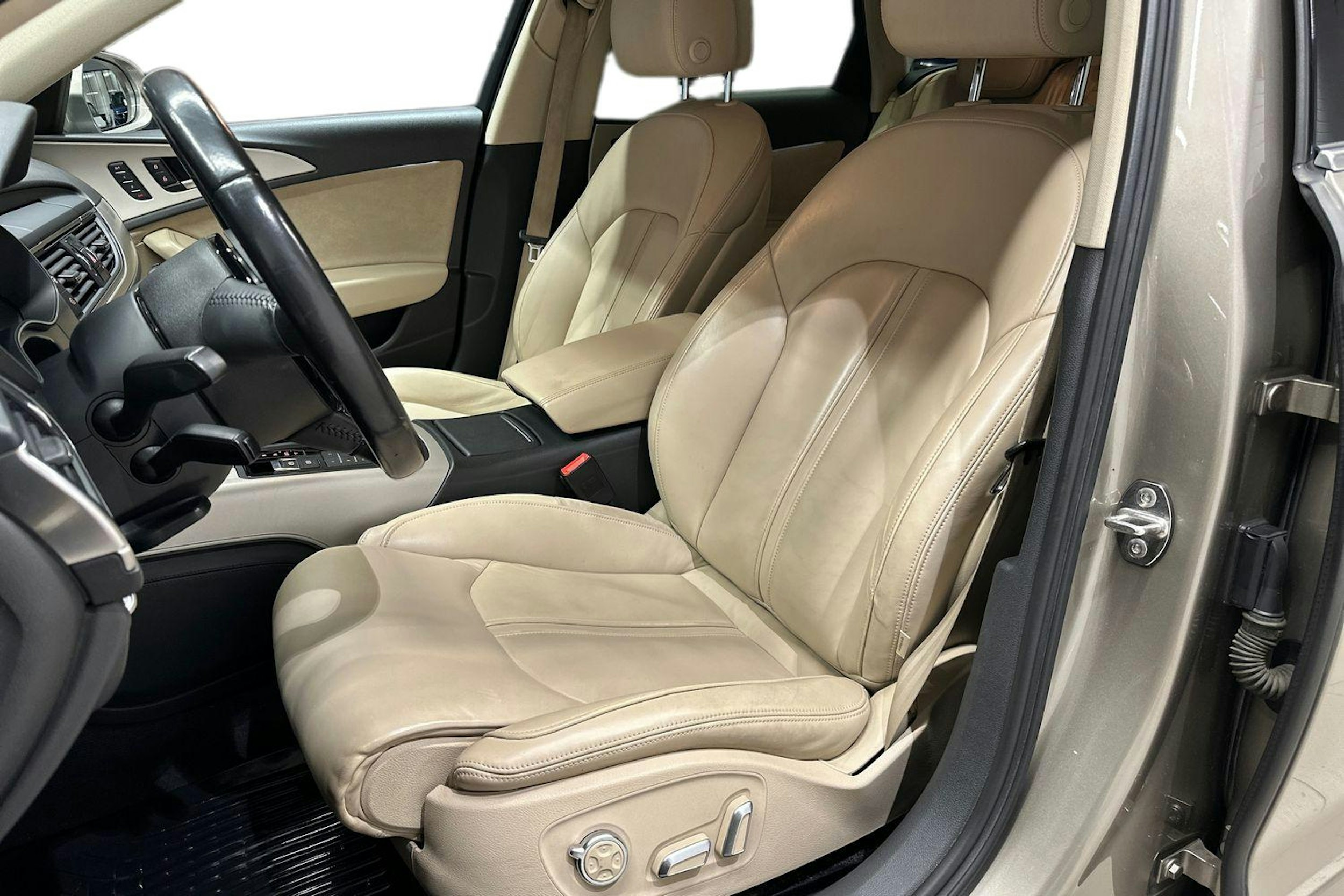 Ruskea (beige) Audi A6 2016 kuva 11.