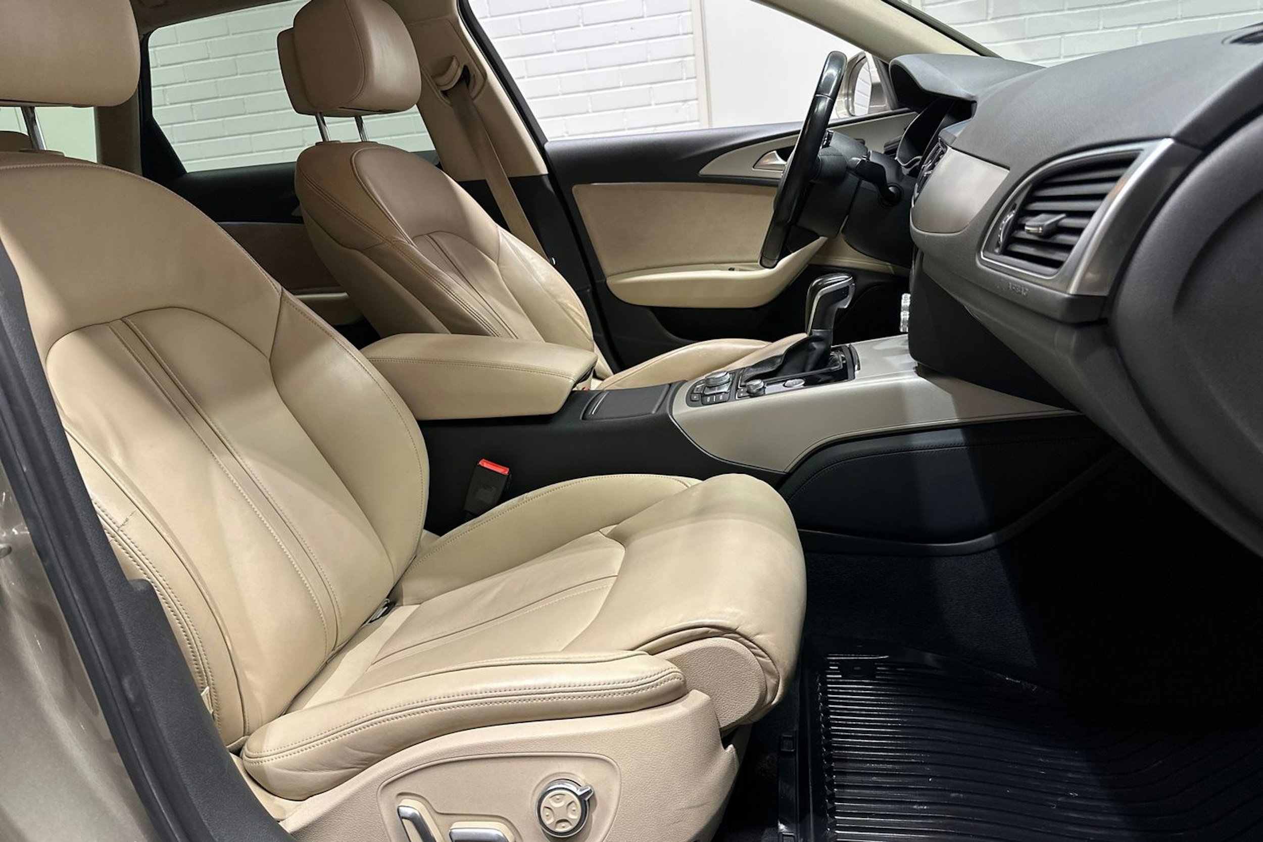 Ruskea (beige) Audi A6 2016 kuva 28.