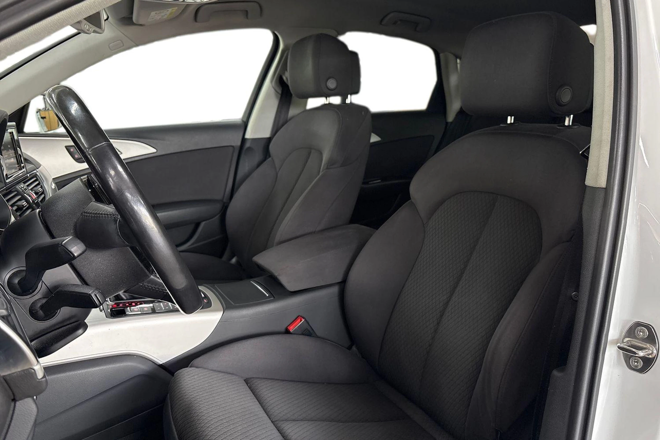valkoinen Audi A6 2017 kuva 9.