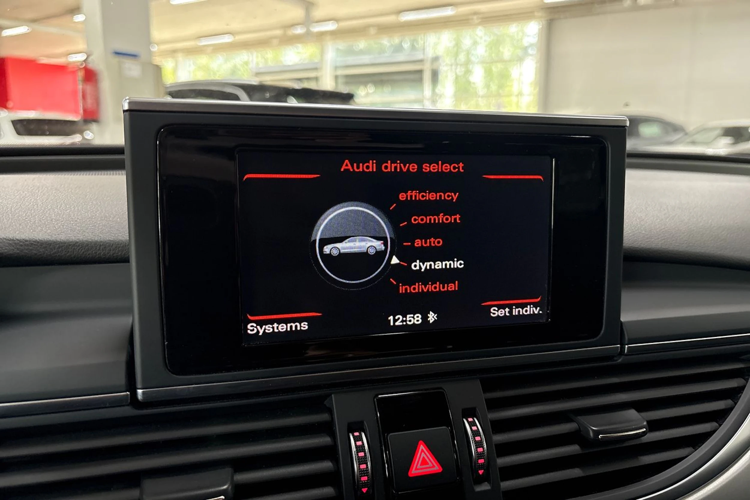 valkoinen Audi A6 2017 kuva 23.