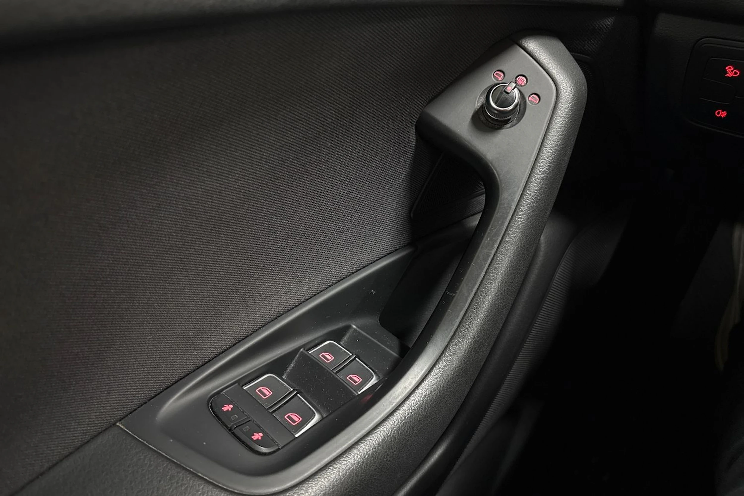 valkoinen Audi A6 2017 kuva 30.
