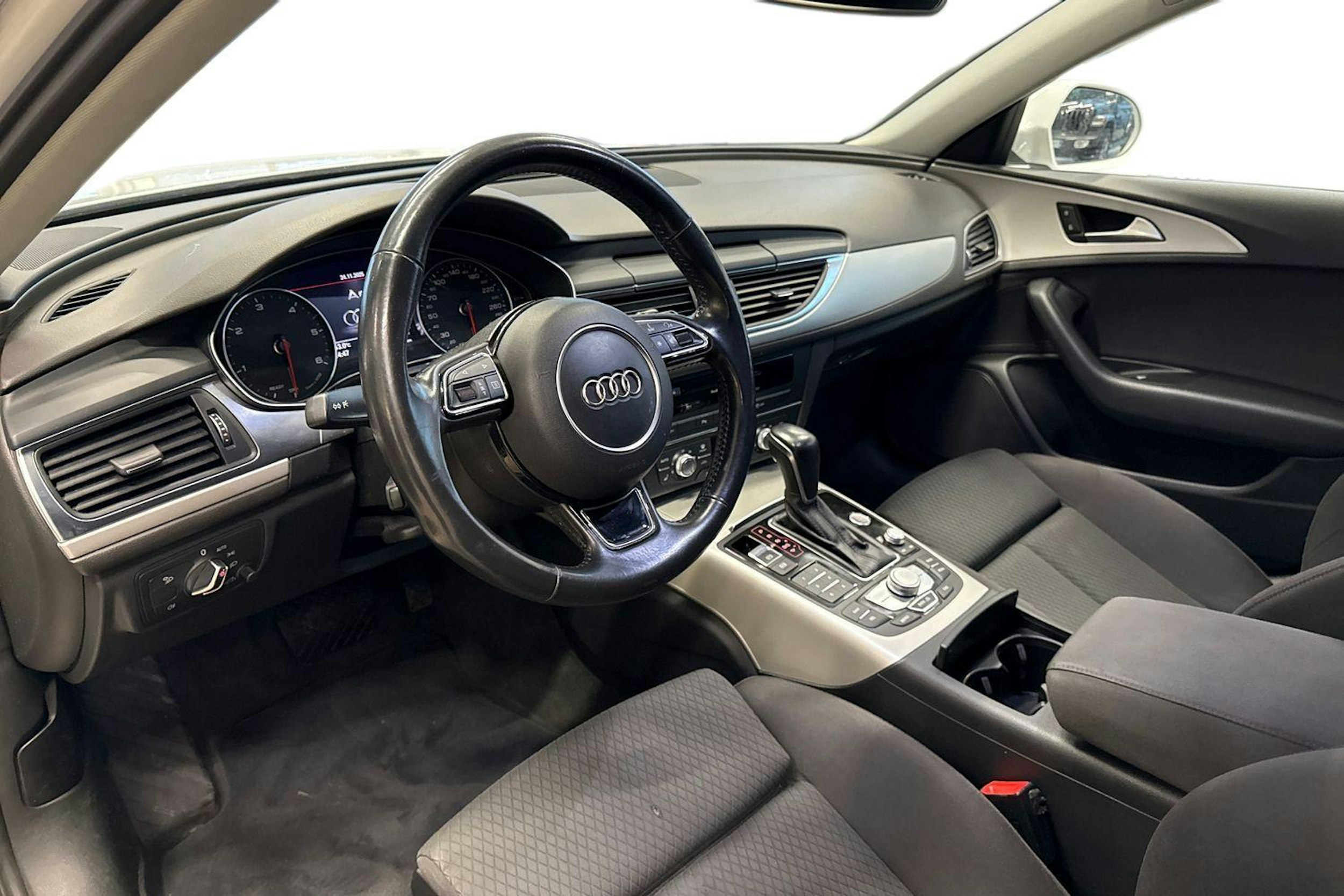 valkoinen Audi A6 2017 kuva 6.