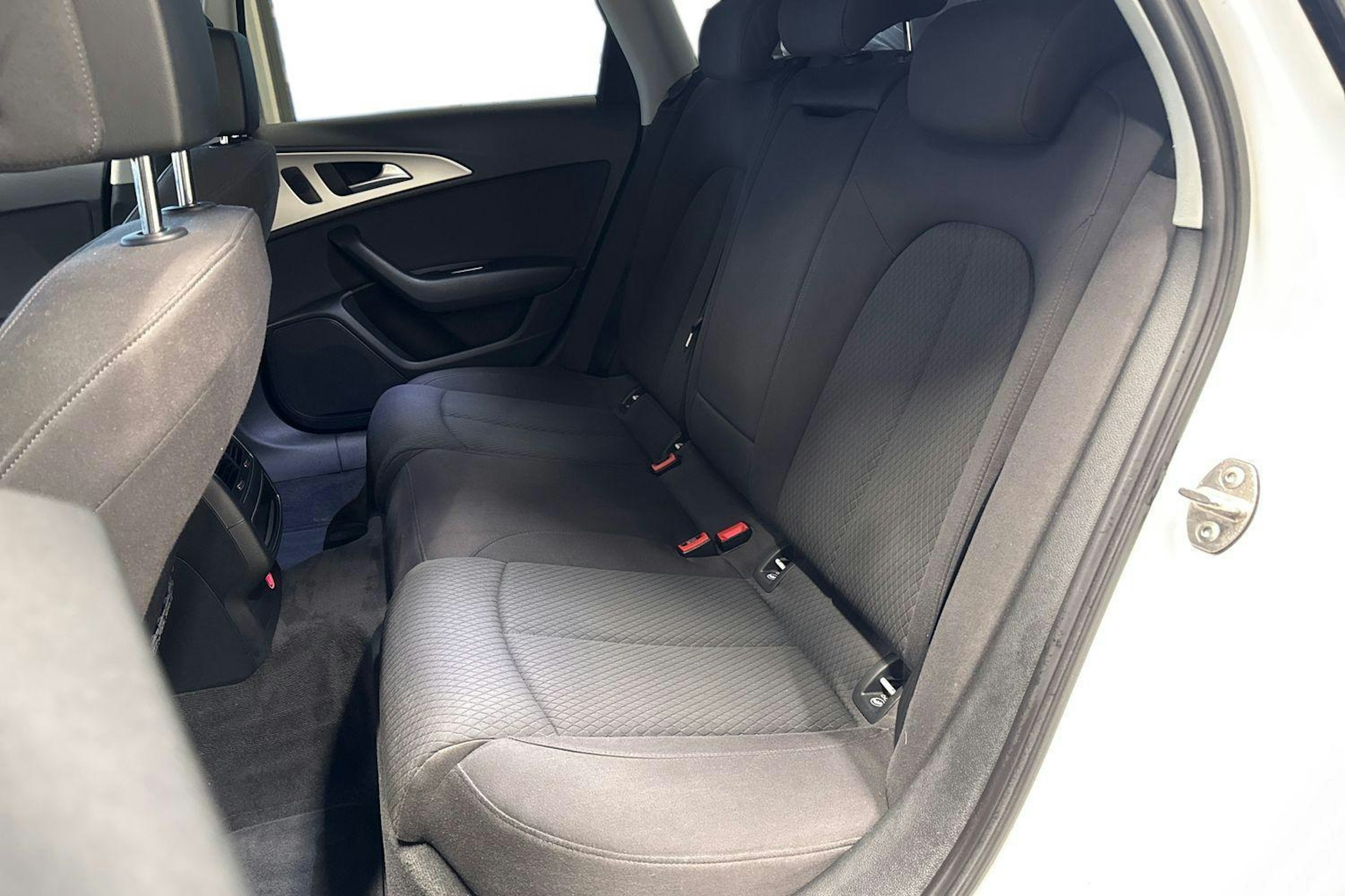 valkoinen Audi A6 2017 kuva 8.