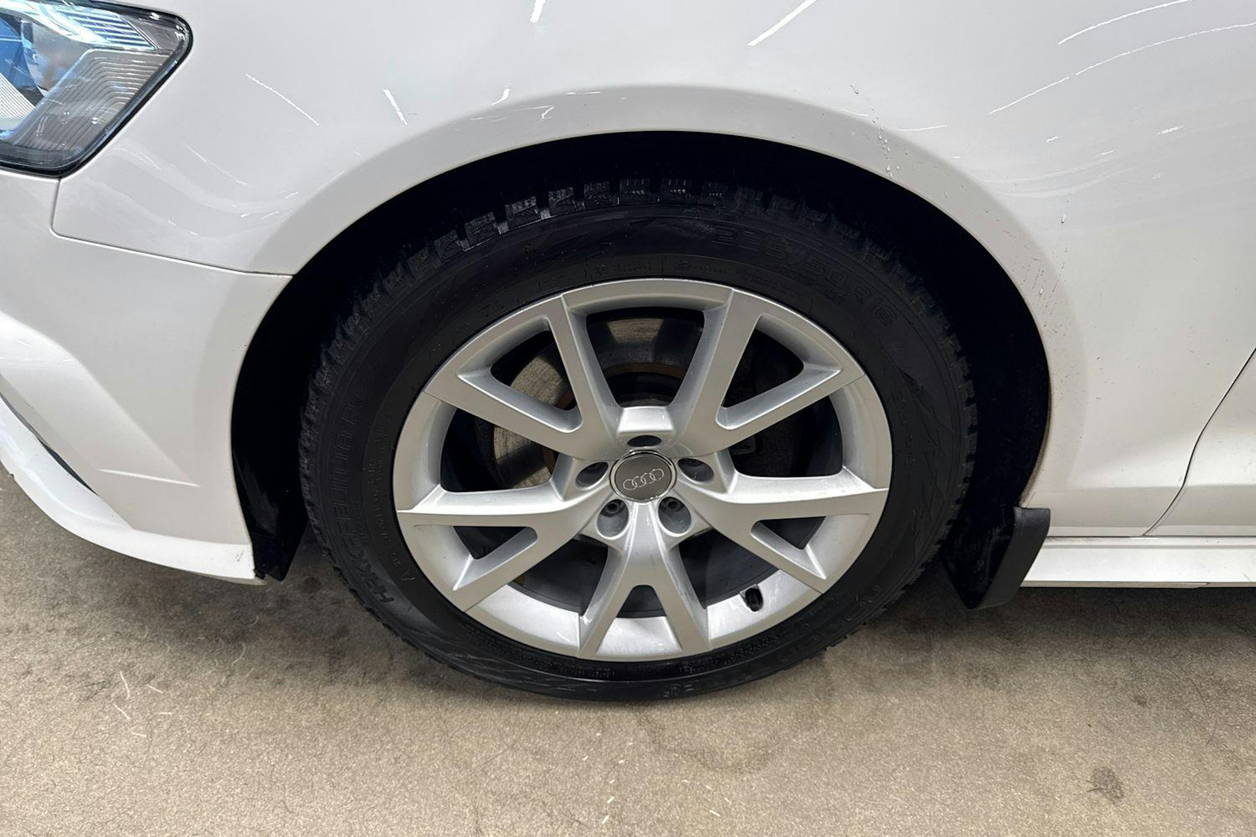 valkoinen Audi A6 2017 kuva 10.