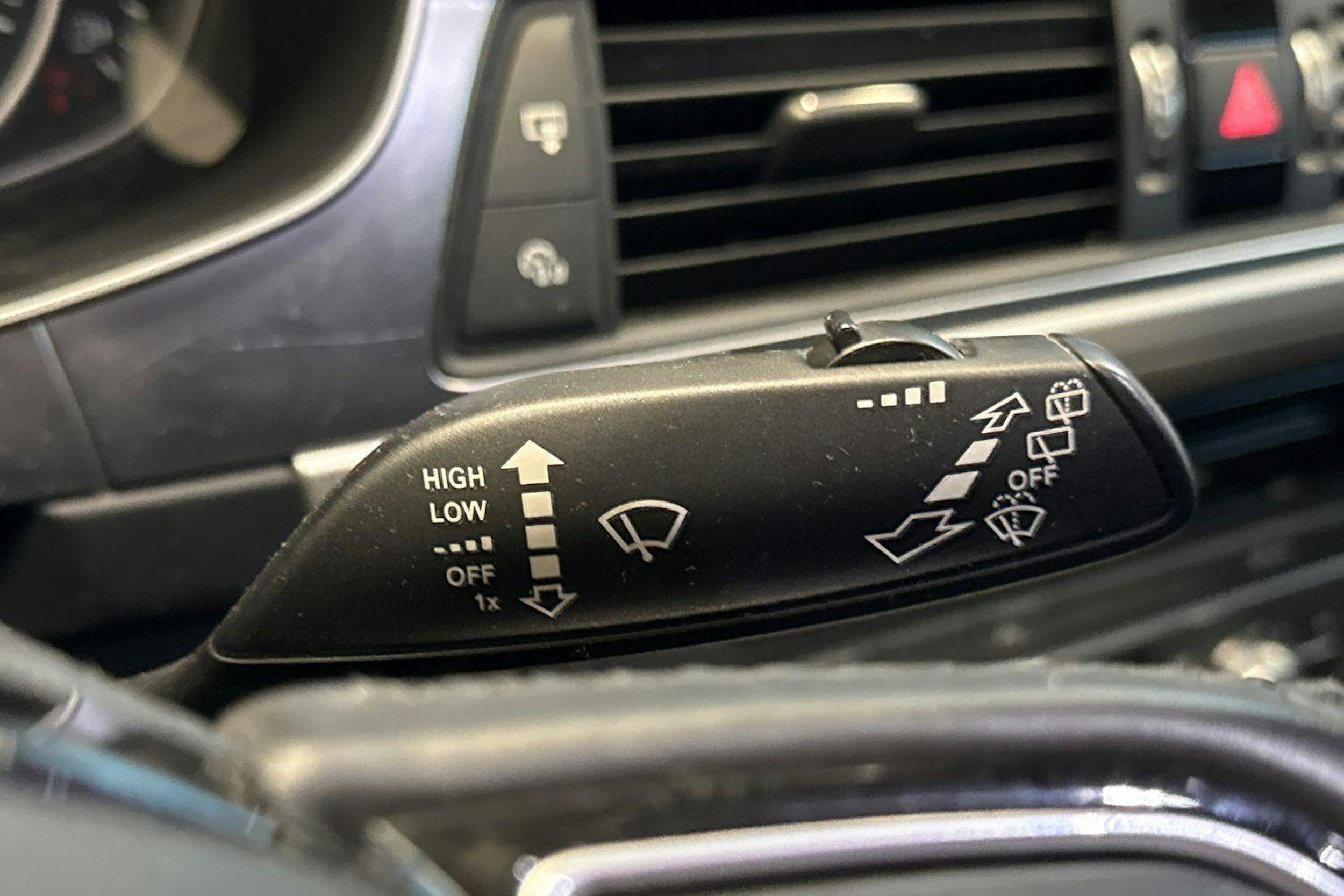 valkoinen Audi A6 2017 kuva 16.