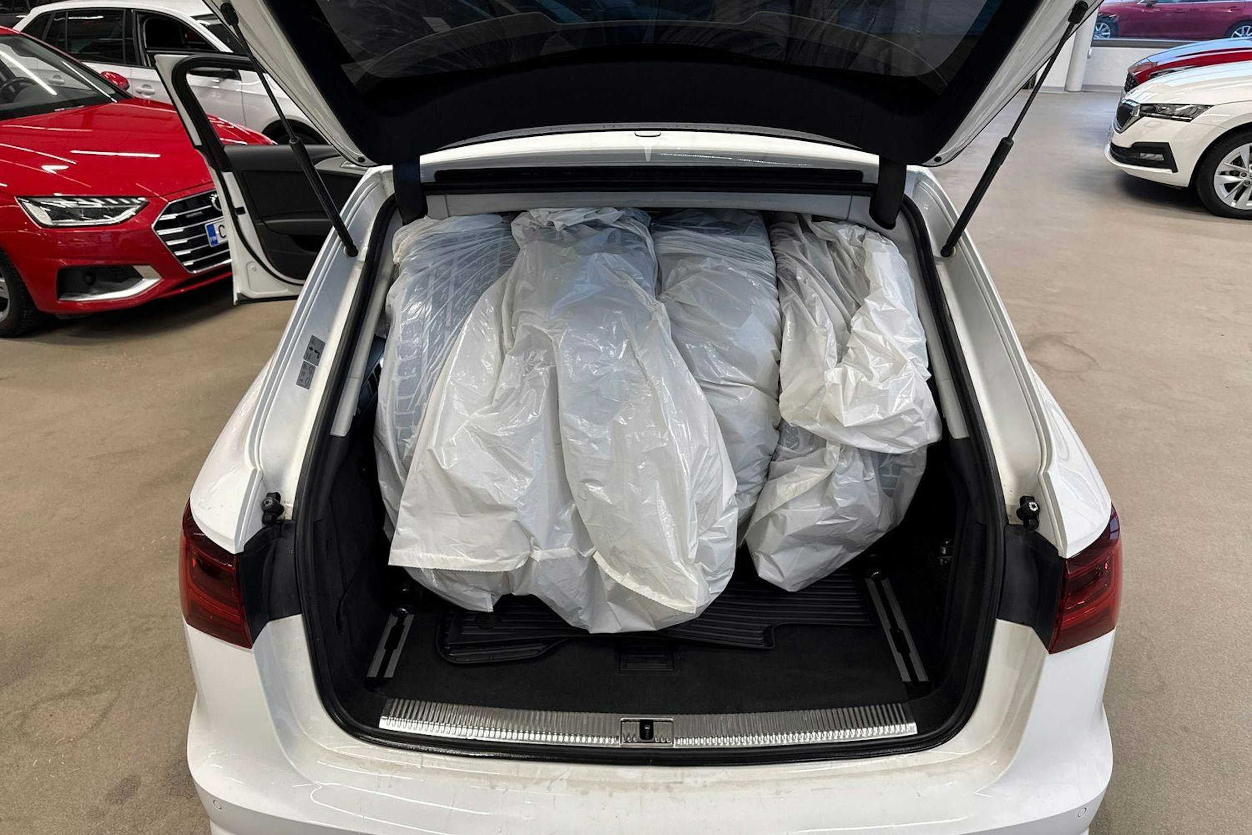 valkoinen Audi A6 2017 kuva 25.