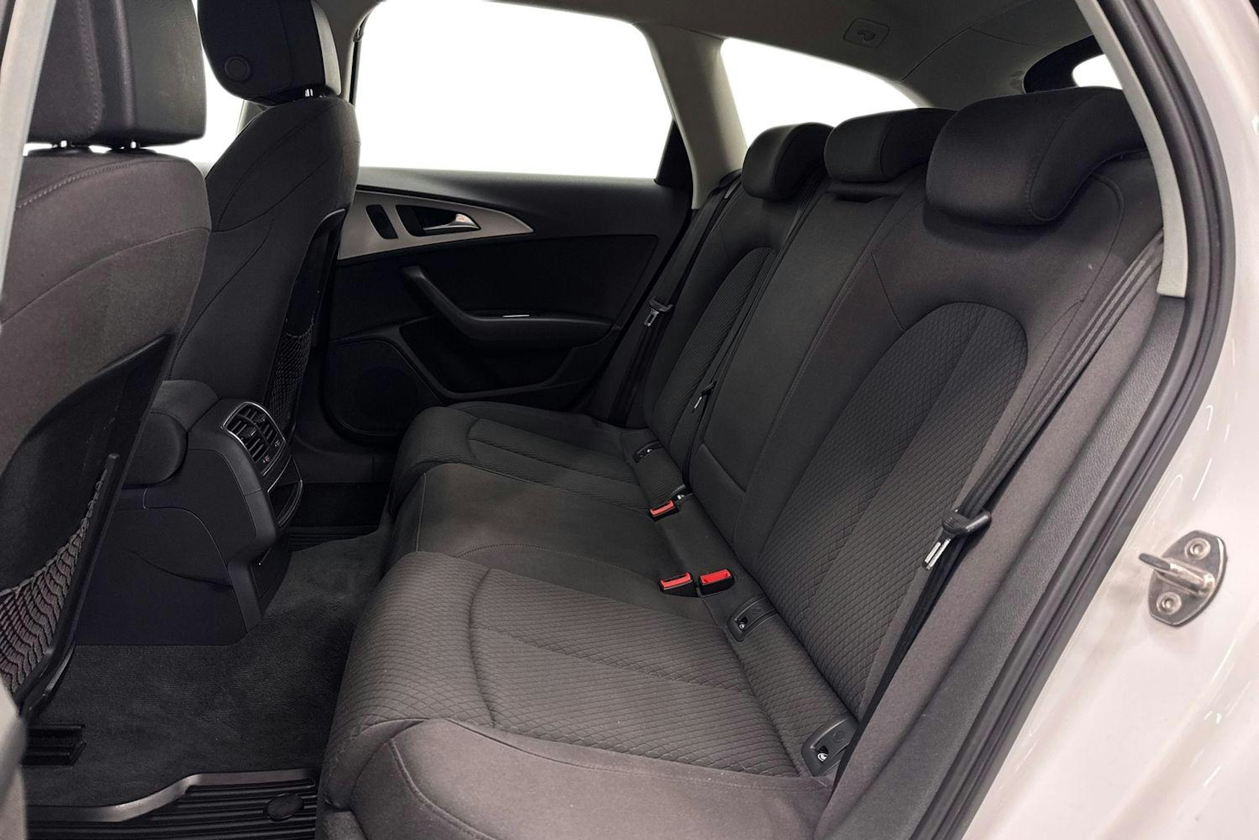 valkoinen Audi A6 2017 kuva 10.